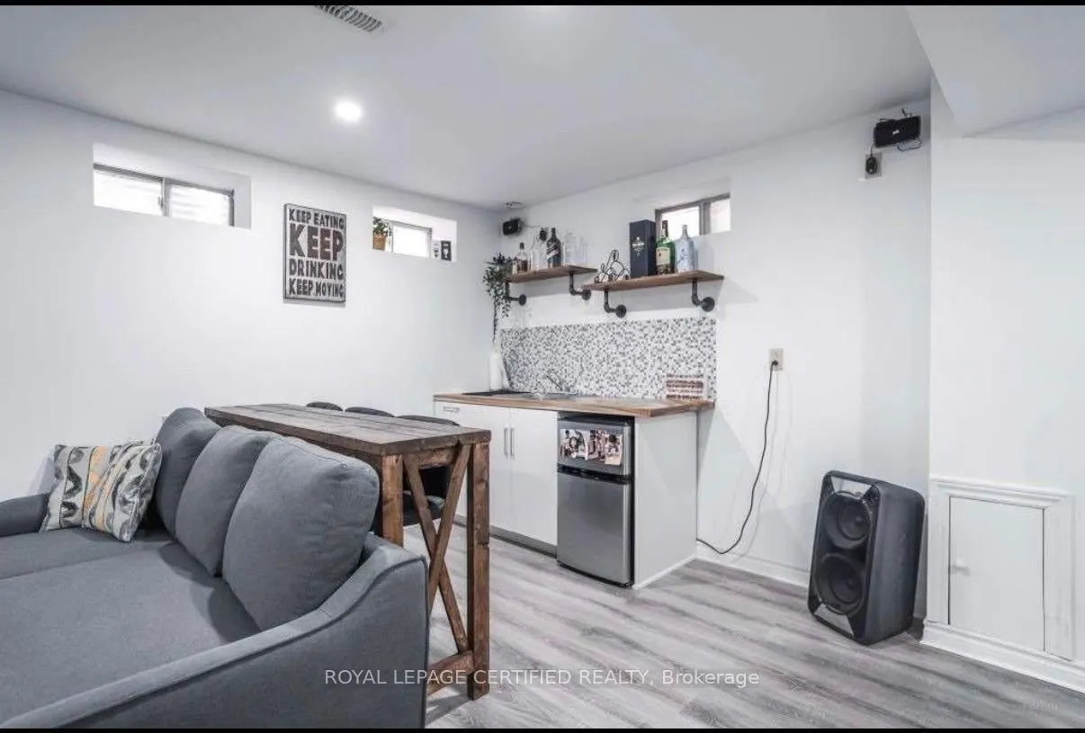 15 Cactus Crescent
