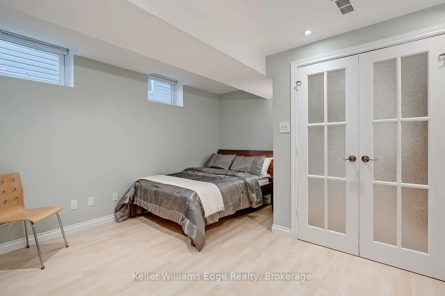 46 Sunnycroft Court W