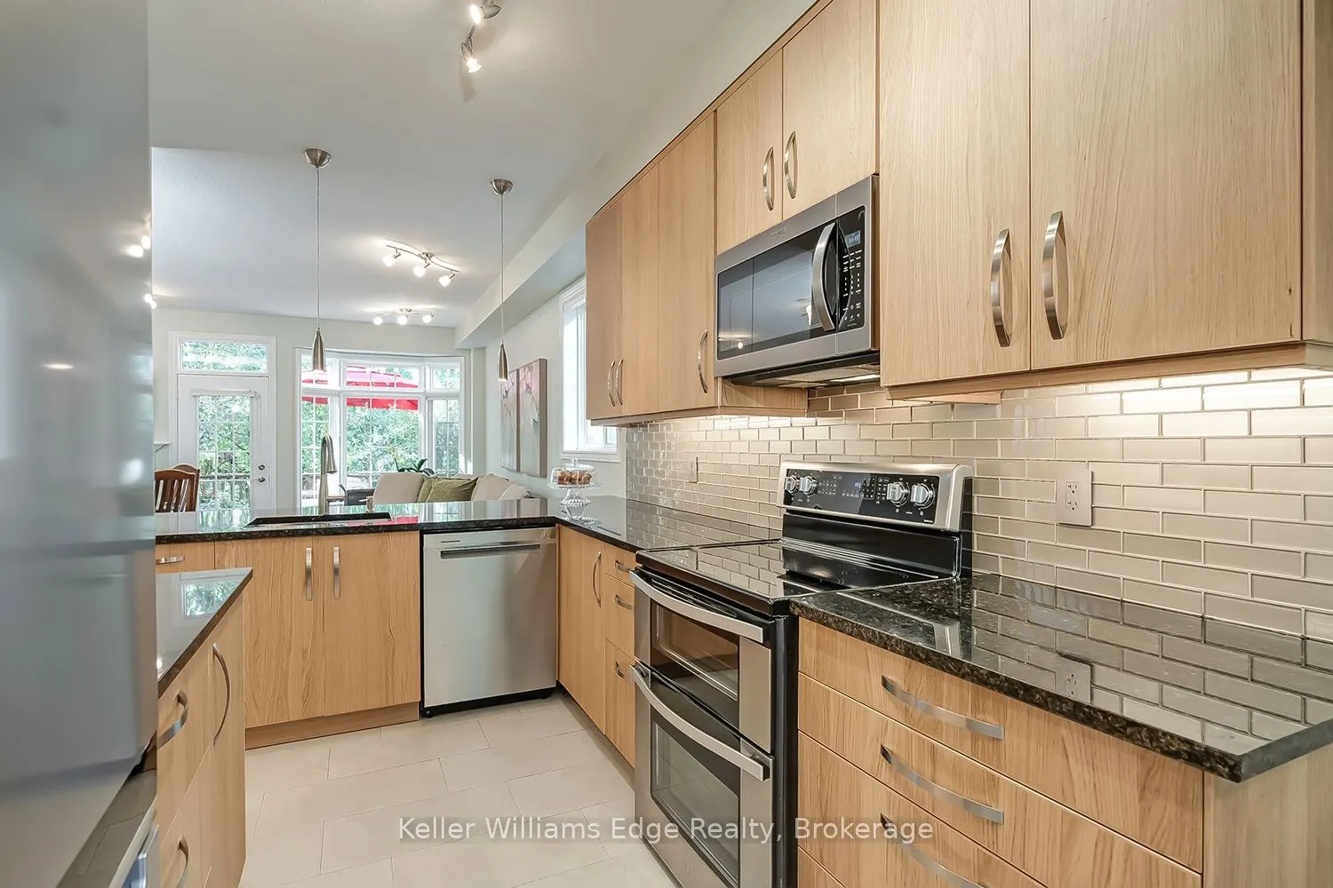 46 Sunnycroft Court W