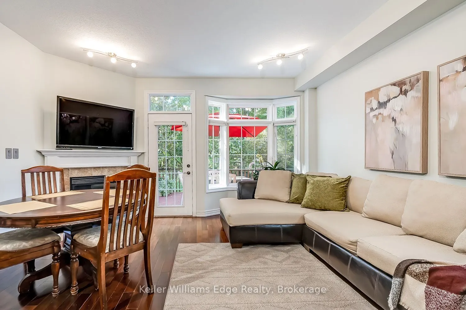 46 Sunnycroft Court W