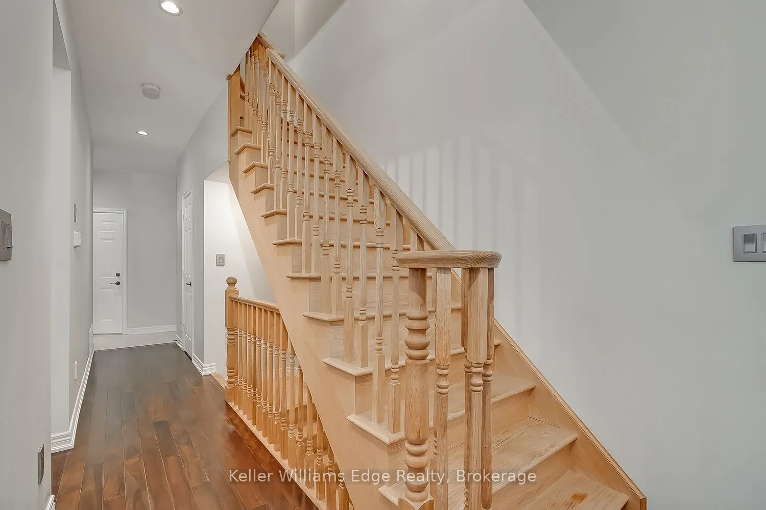 46 Sunnycroft Court W