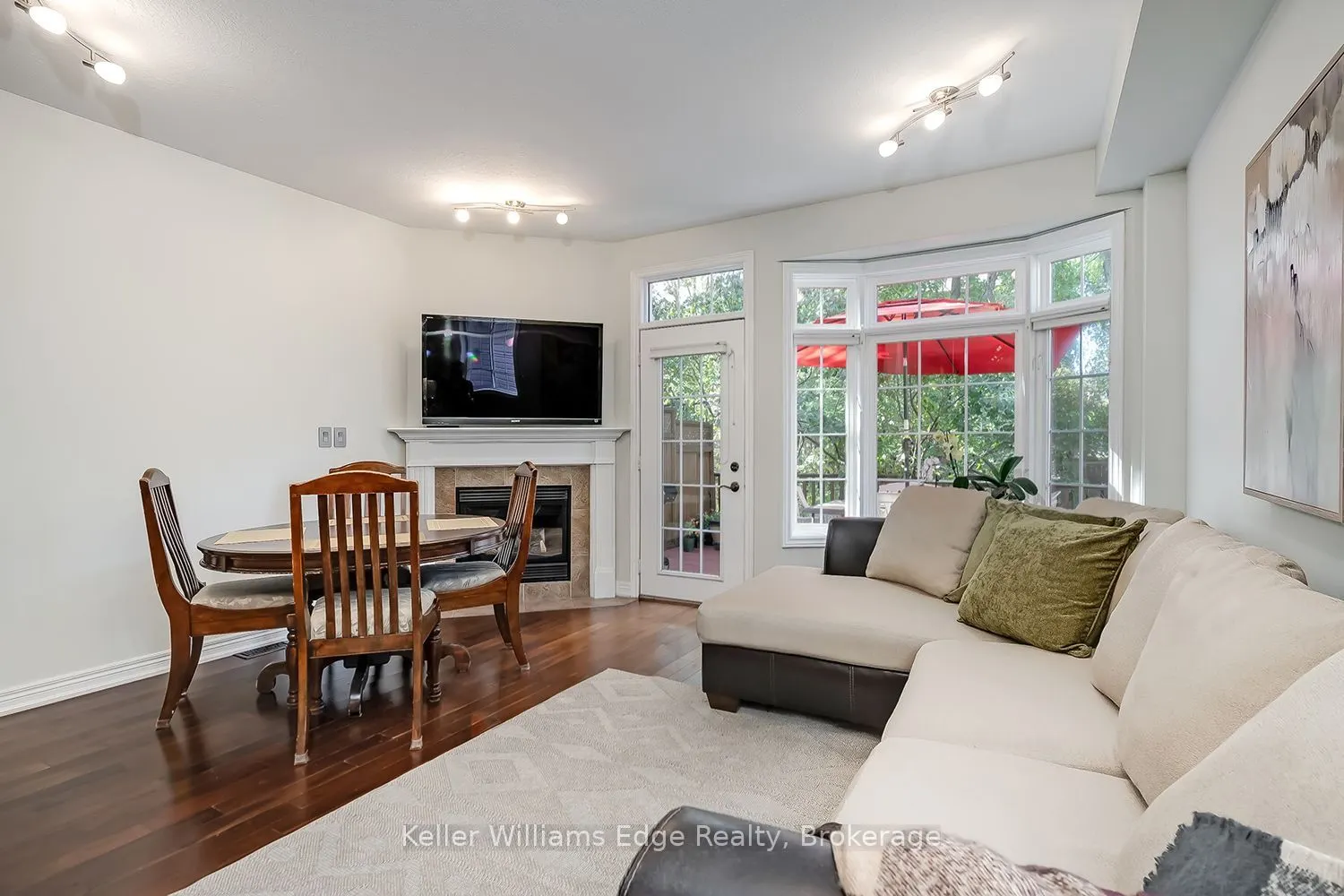 46 Sunnycroft Court W