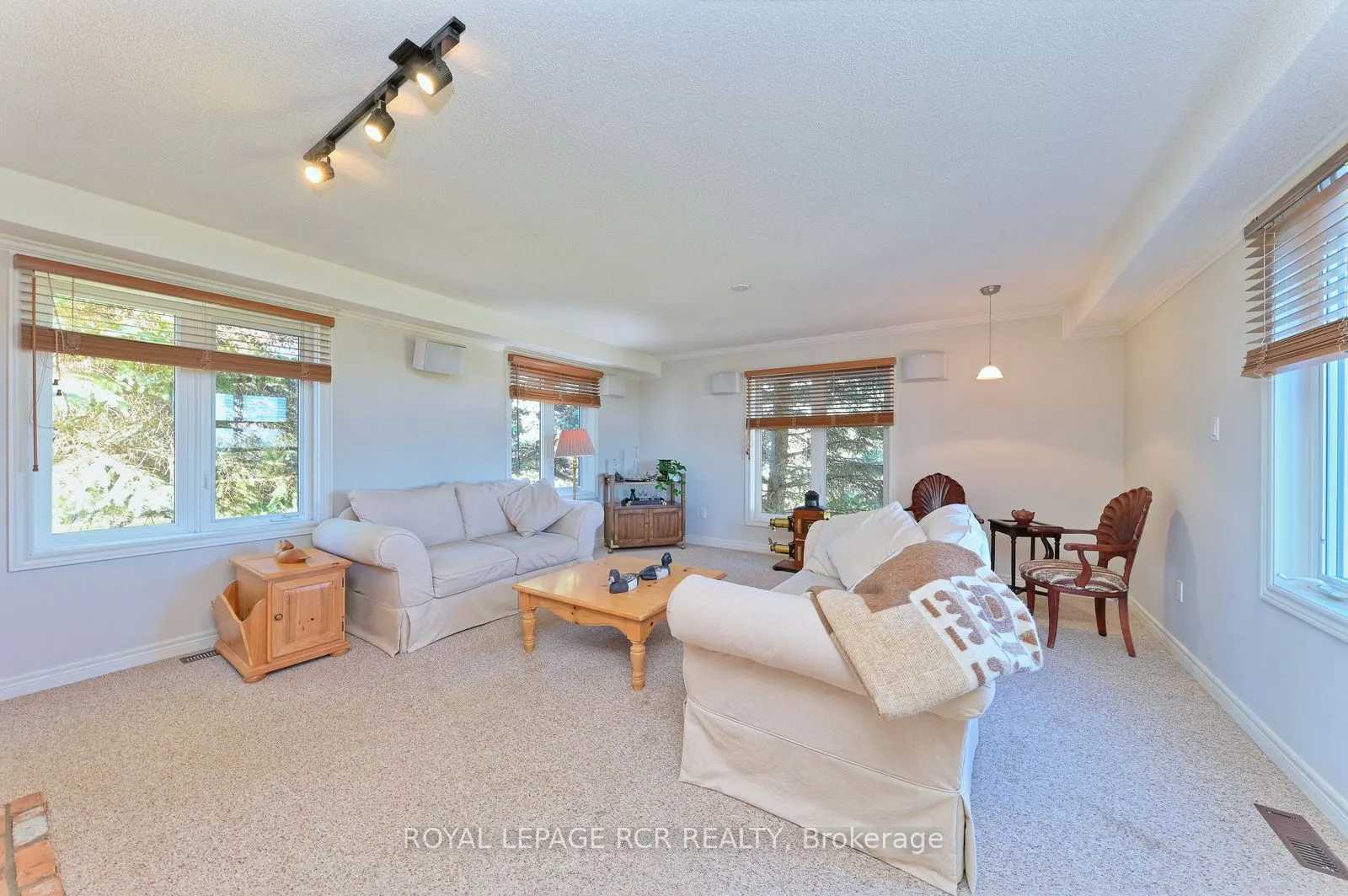 21 Lloyds Traverse Crescent
