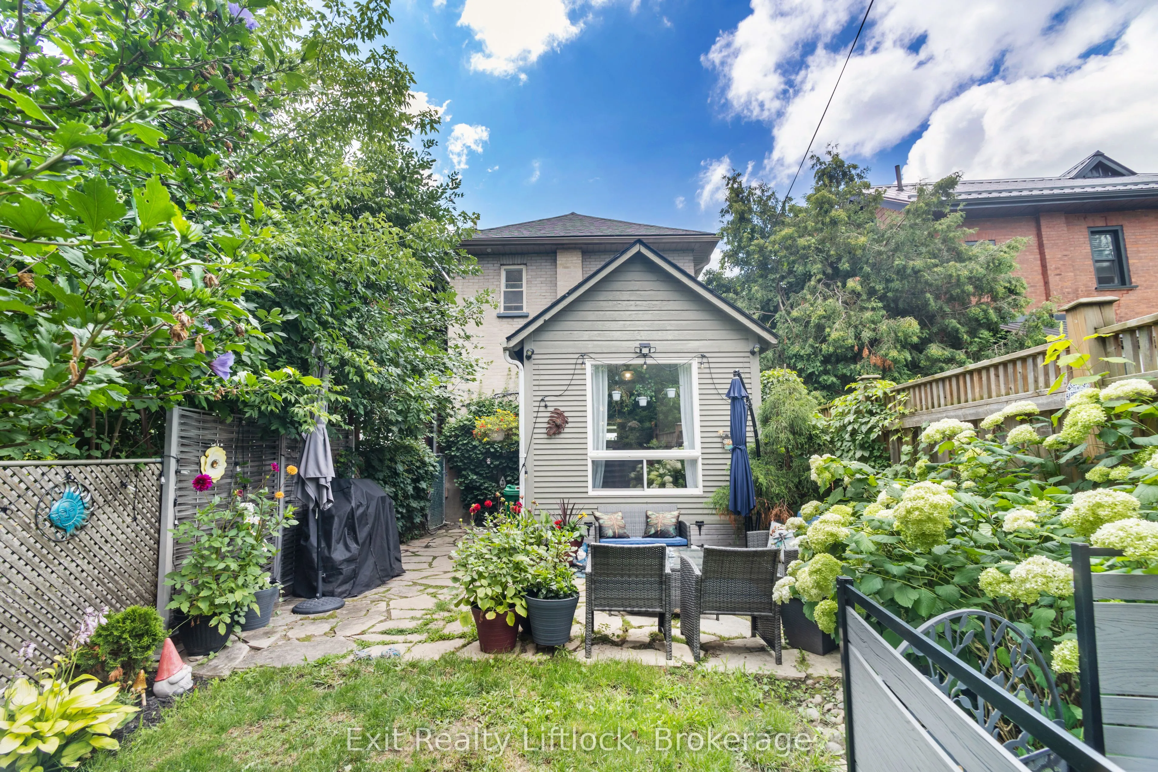 592 Sherbrooke Street