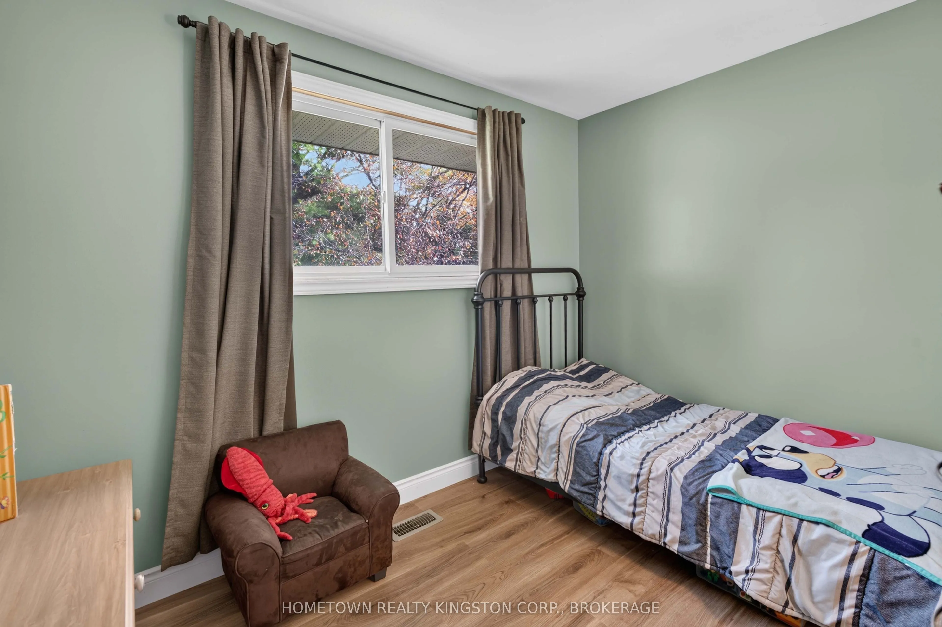 192 Camberley Crescent