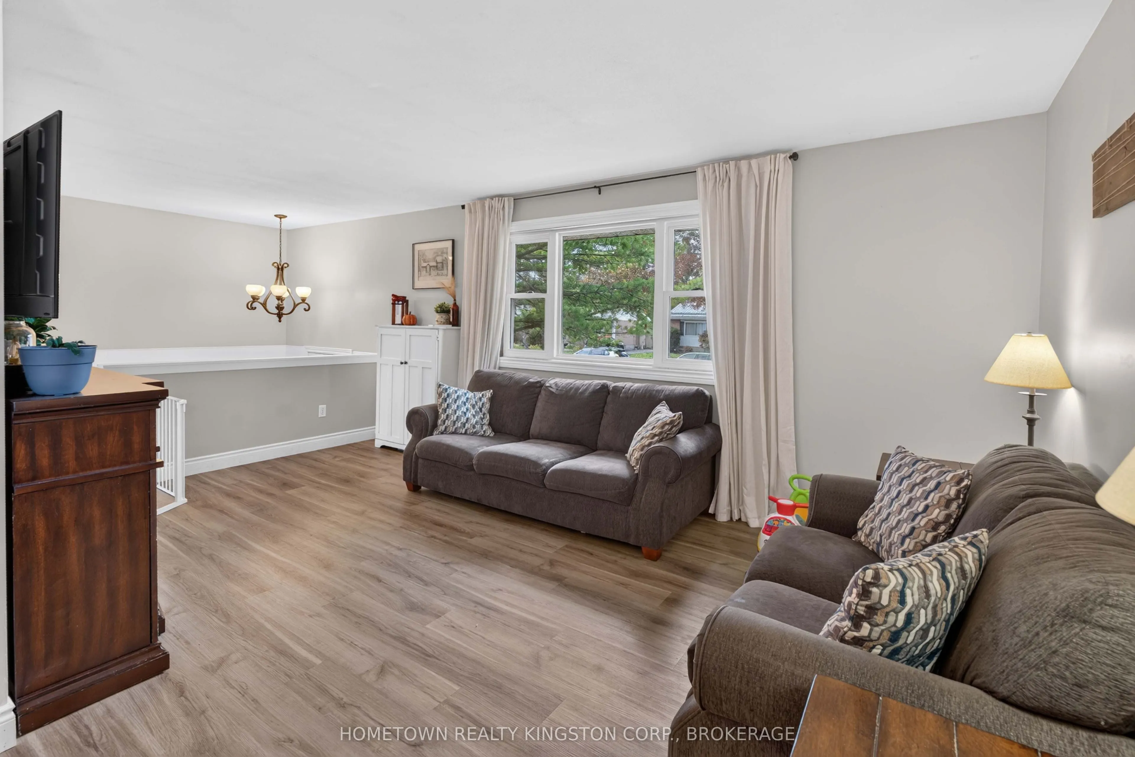 192 Camberley Crescent