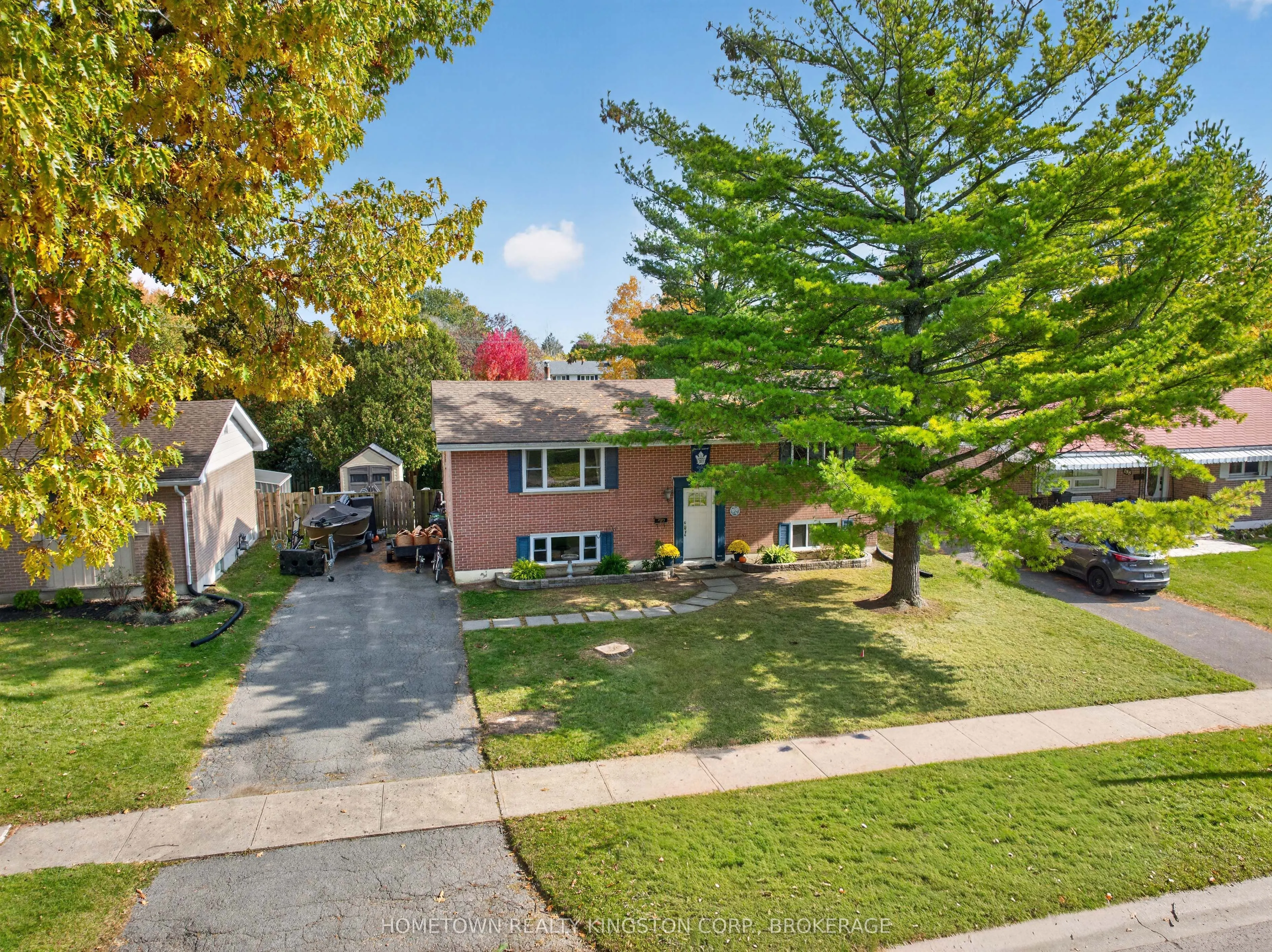 192 Camberley Crescent