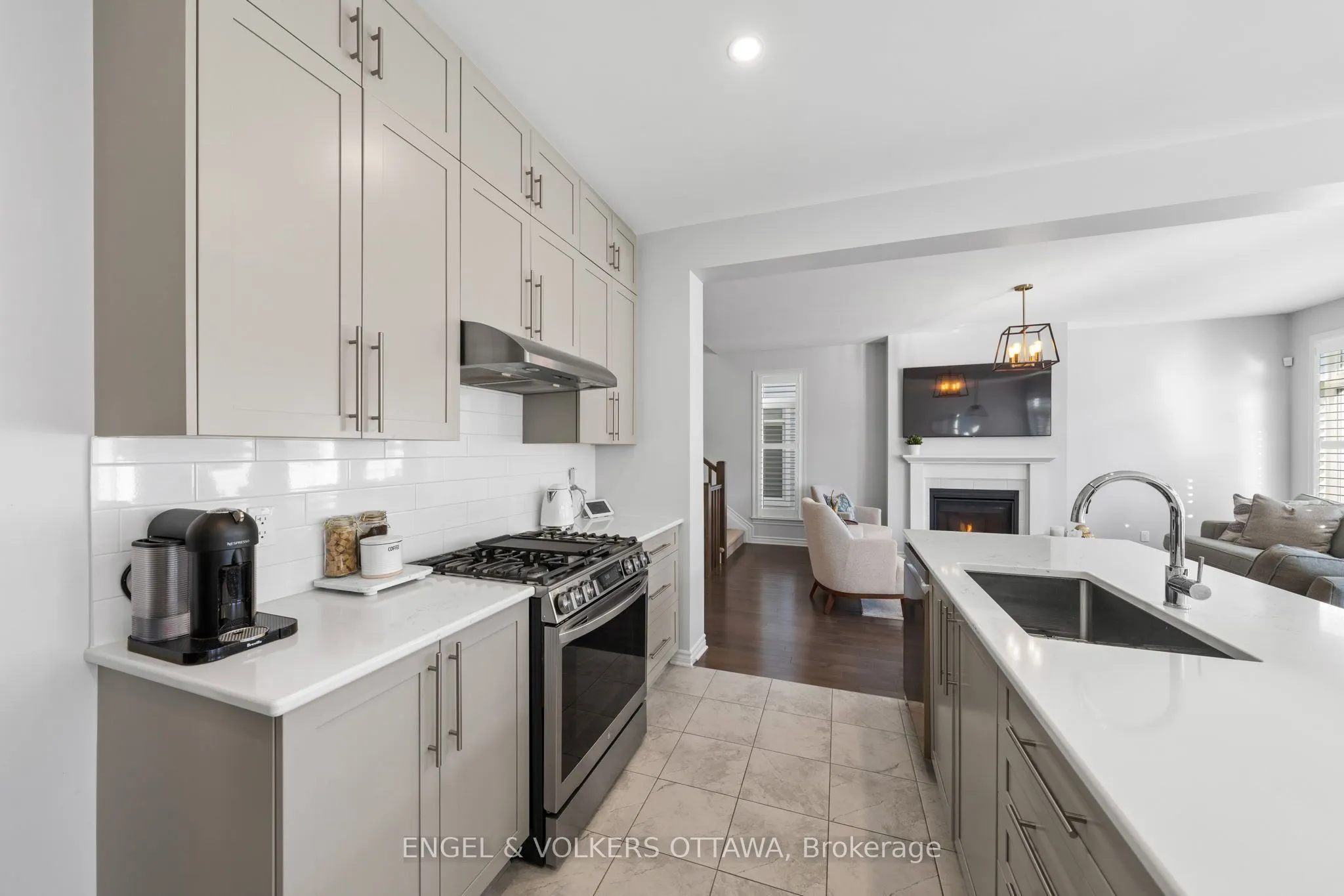 633 Moonflower Crescent