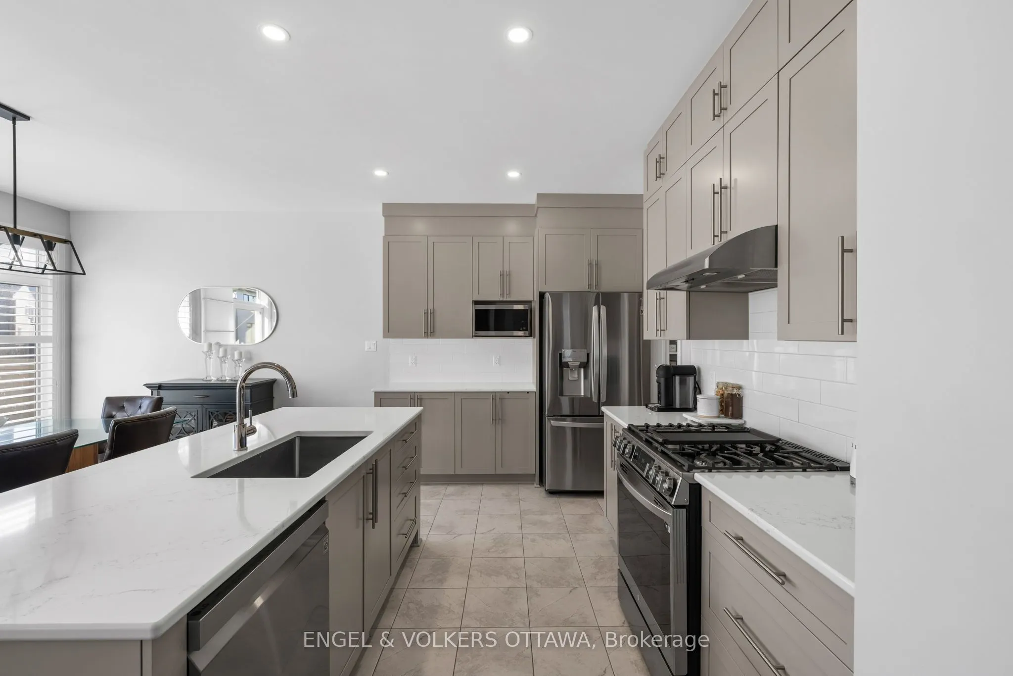 633 Moonflower Crescent