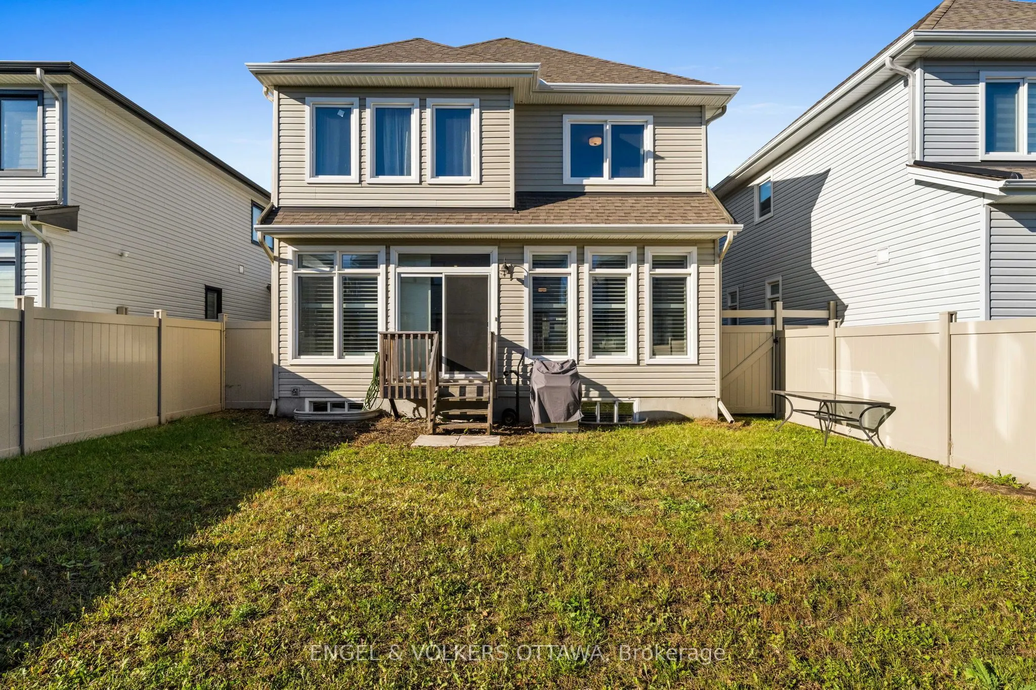 633 Moonflower Crescent