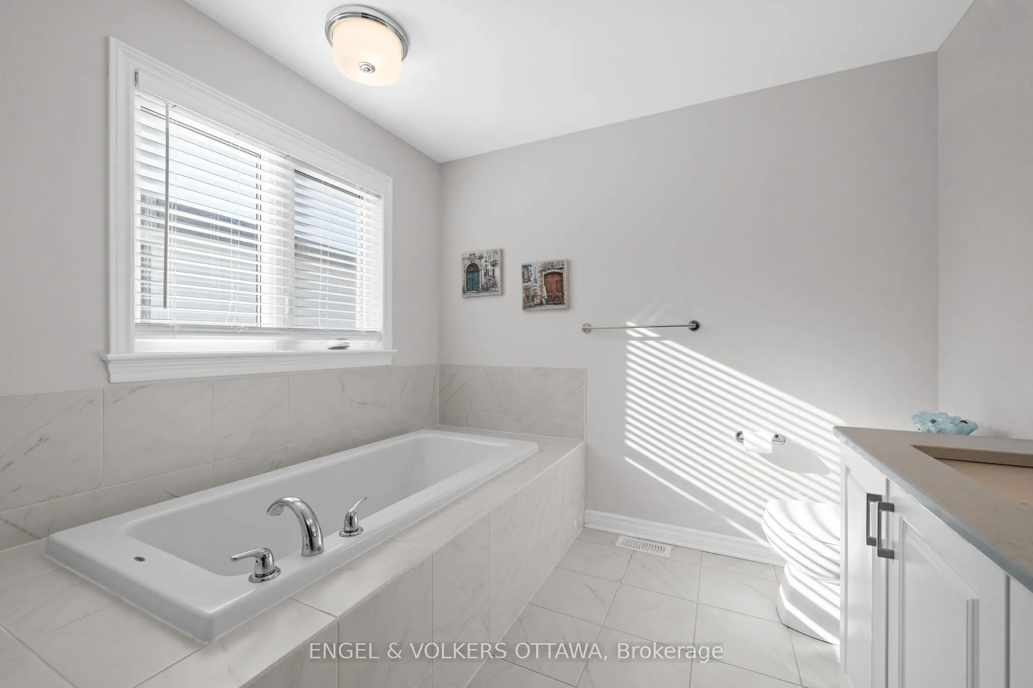 633 Moonflower Crescent