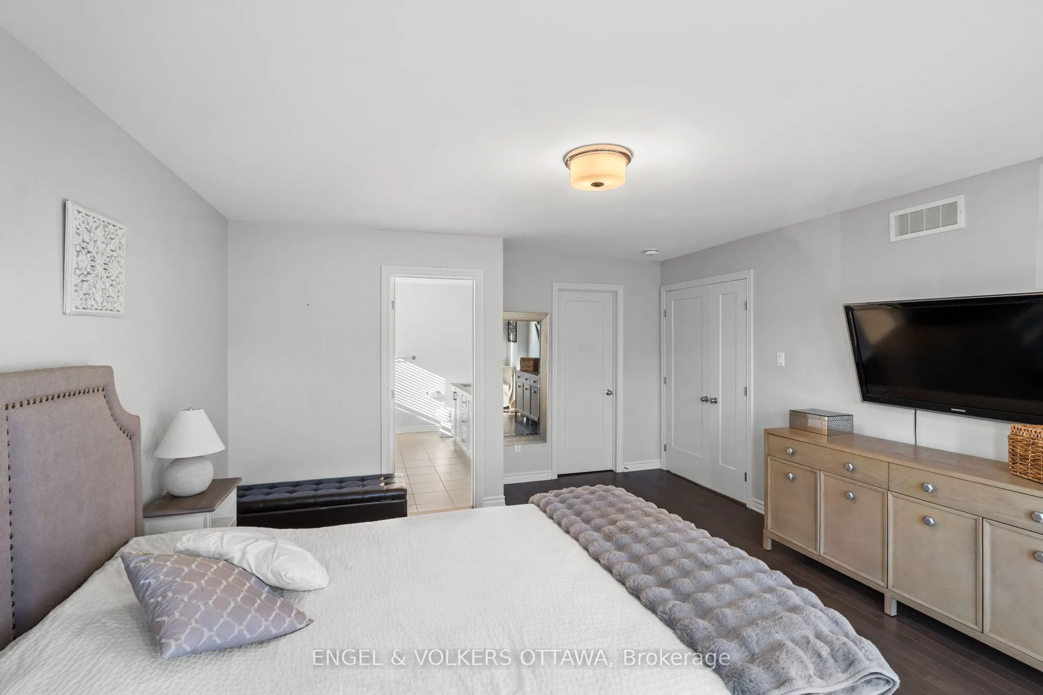 633 Moonflower Crescent