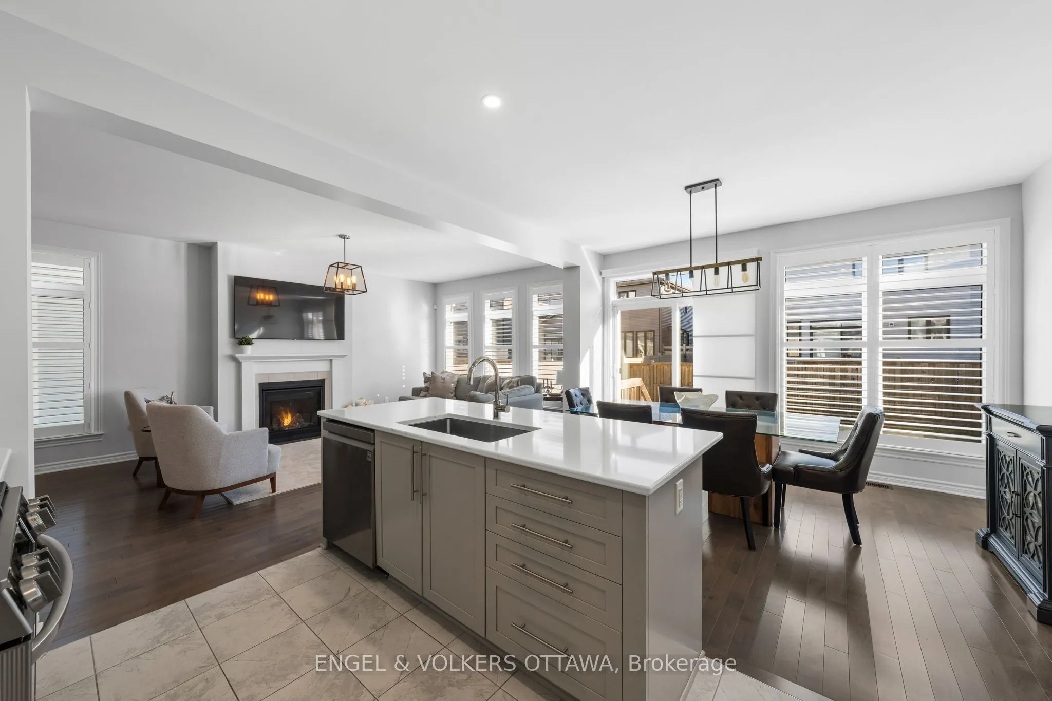 633 Moonflower Crescent