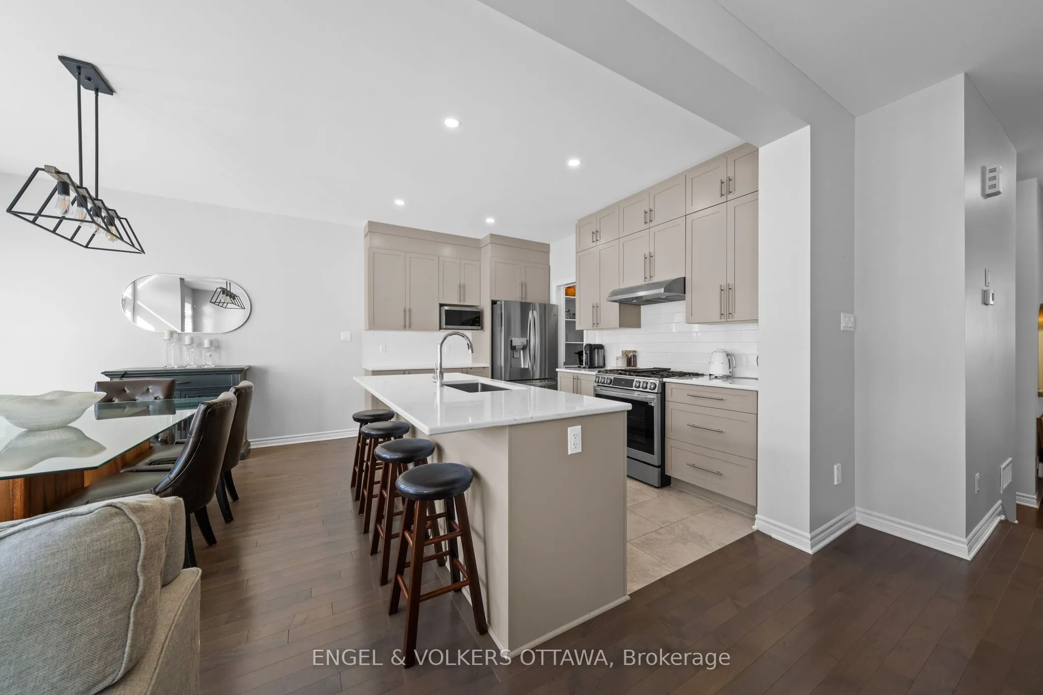 633 Moonflower Crescent