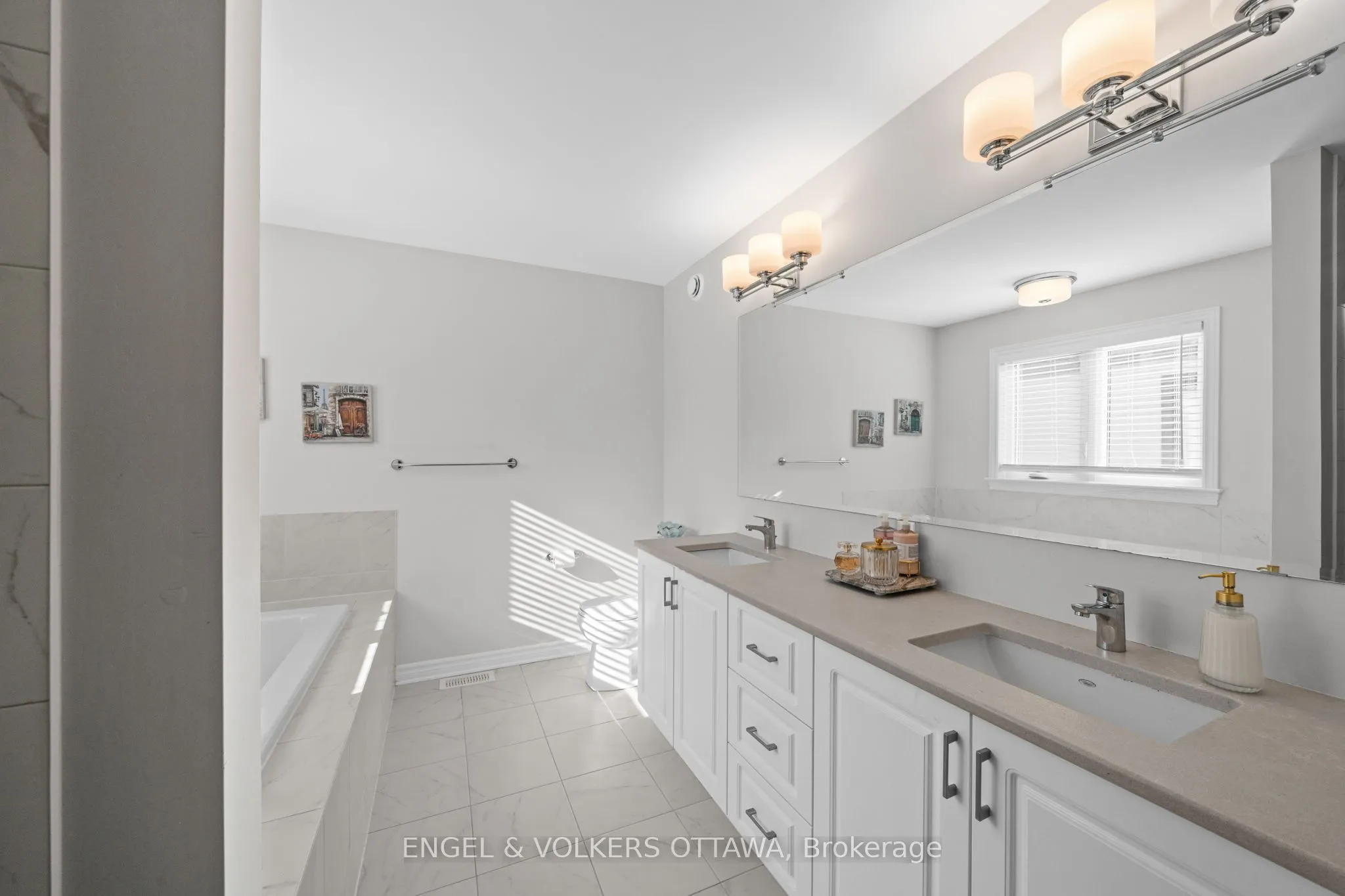 633 Moonflower Crescent