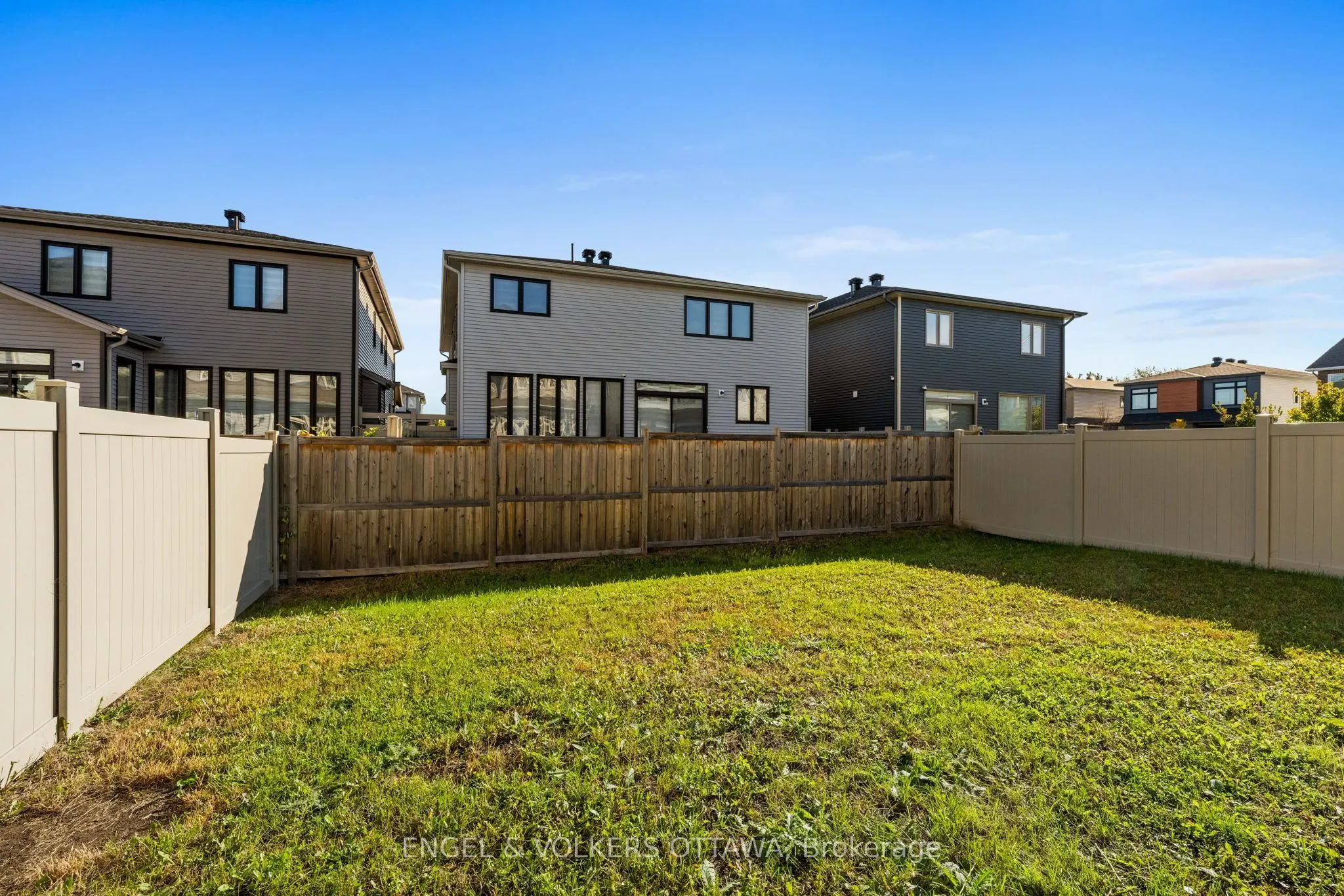 633 Moonflower Crescent