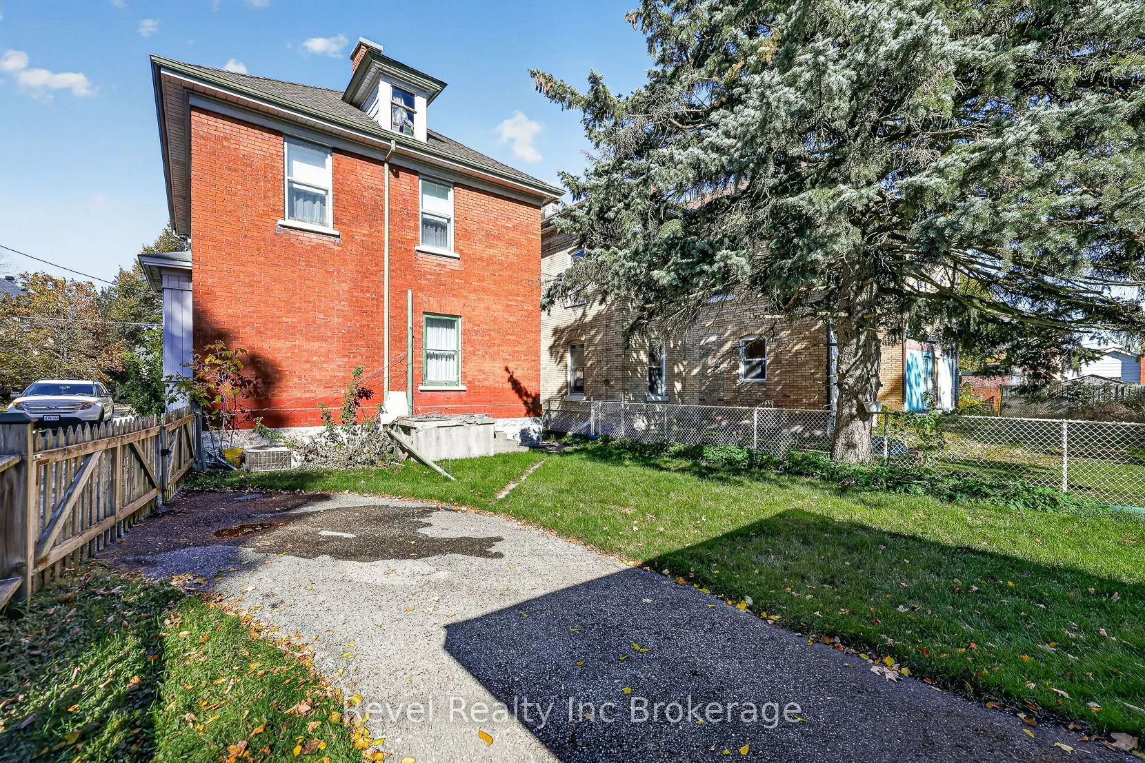596 King Street