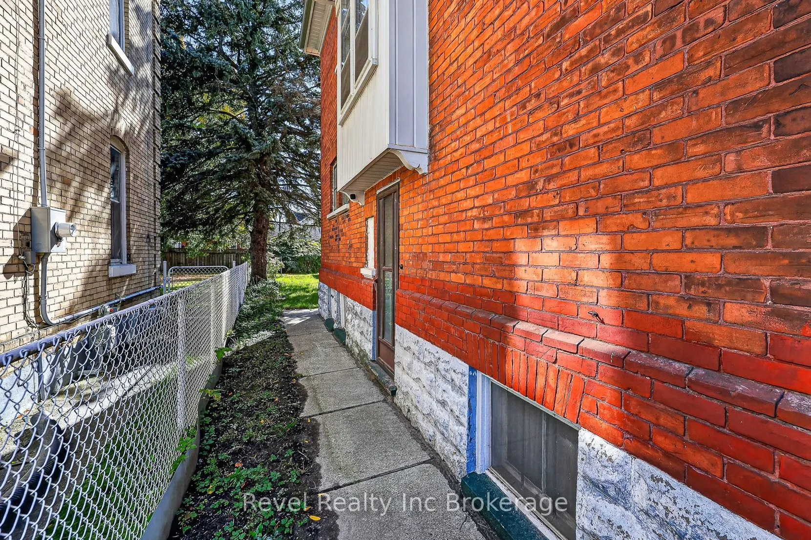 596 King Street