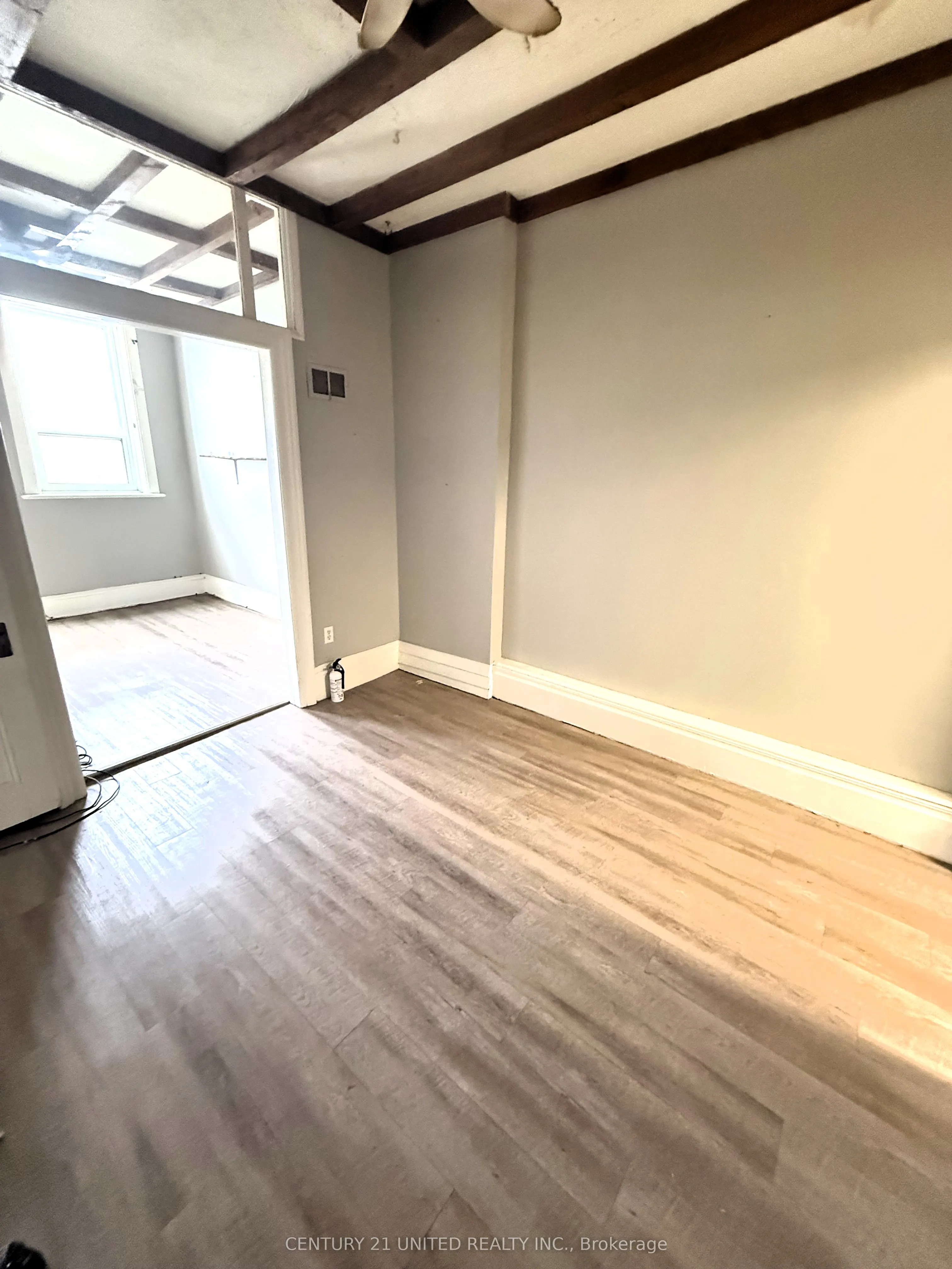 39 King Street W