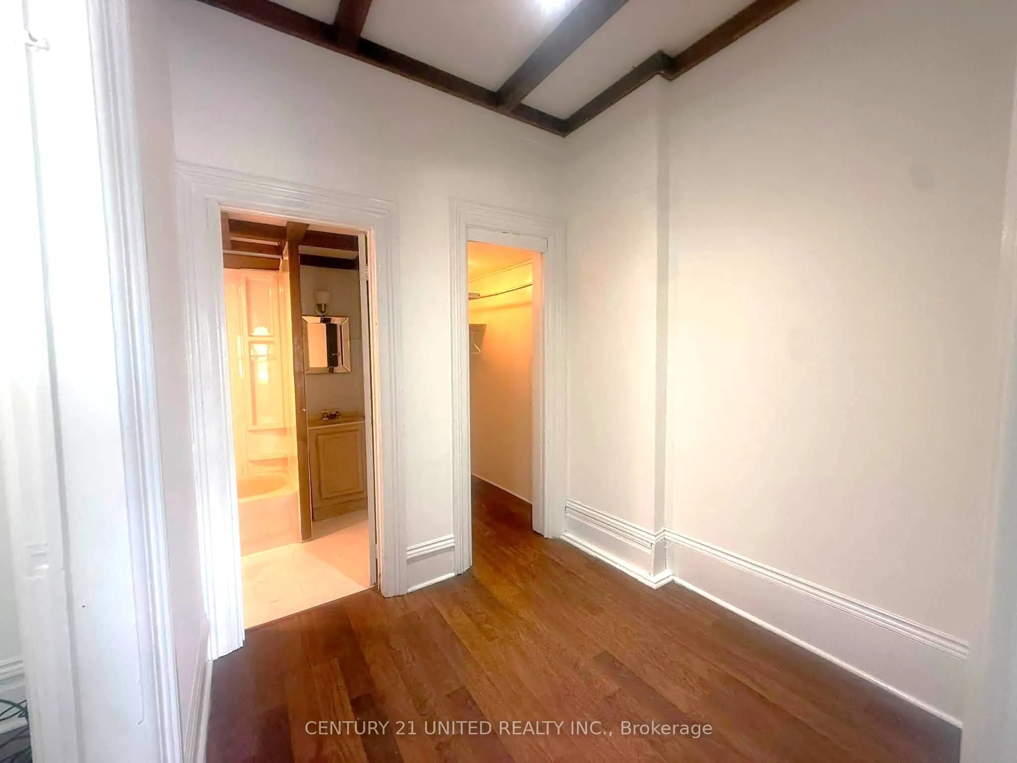 39 King Street W
