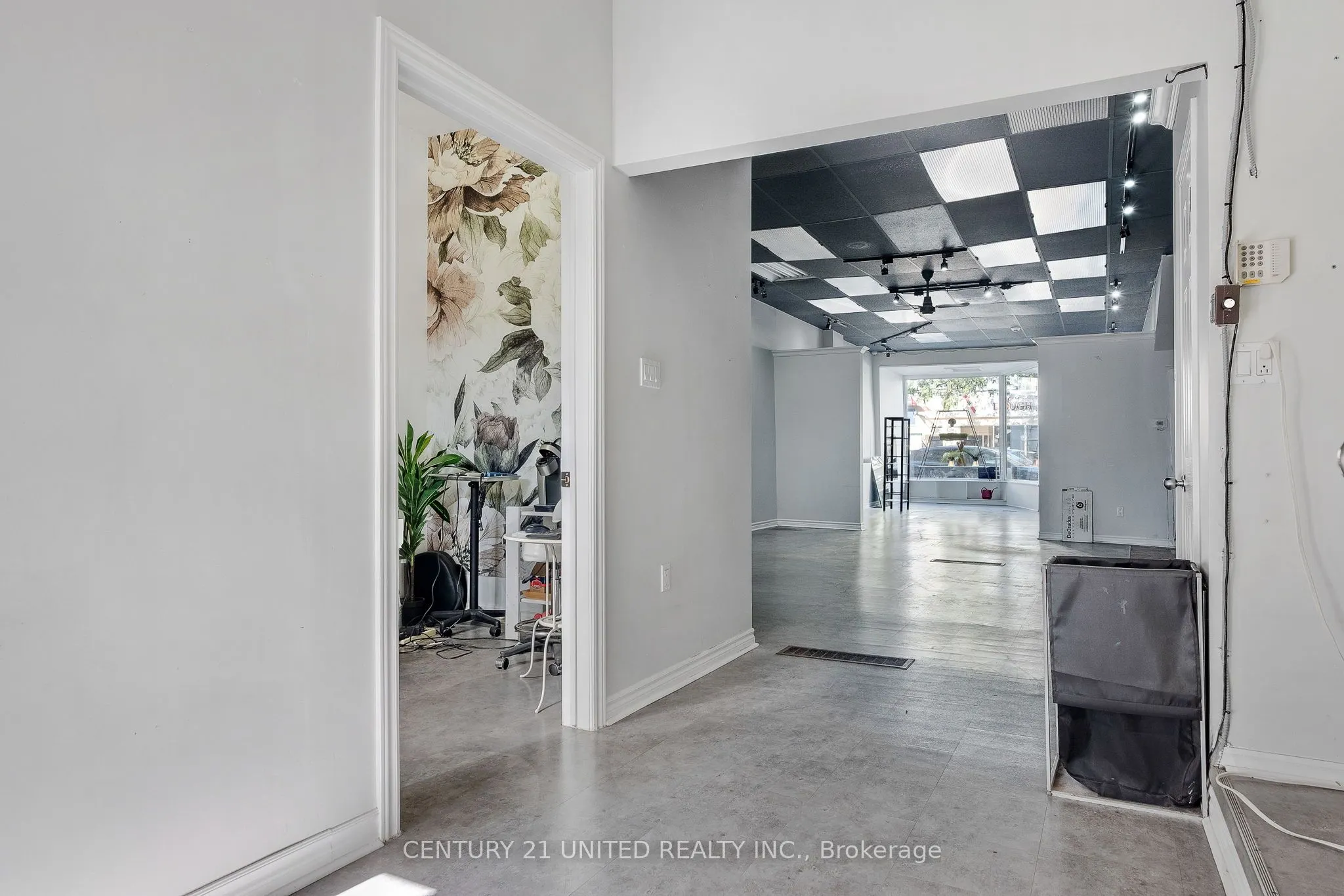 39 King Street W