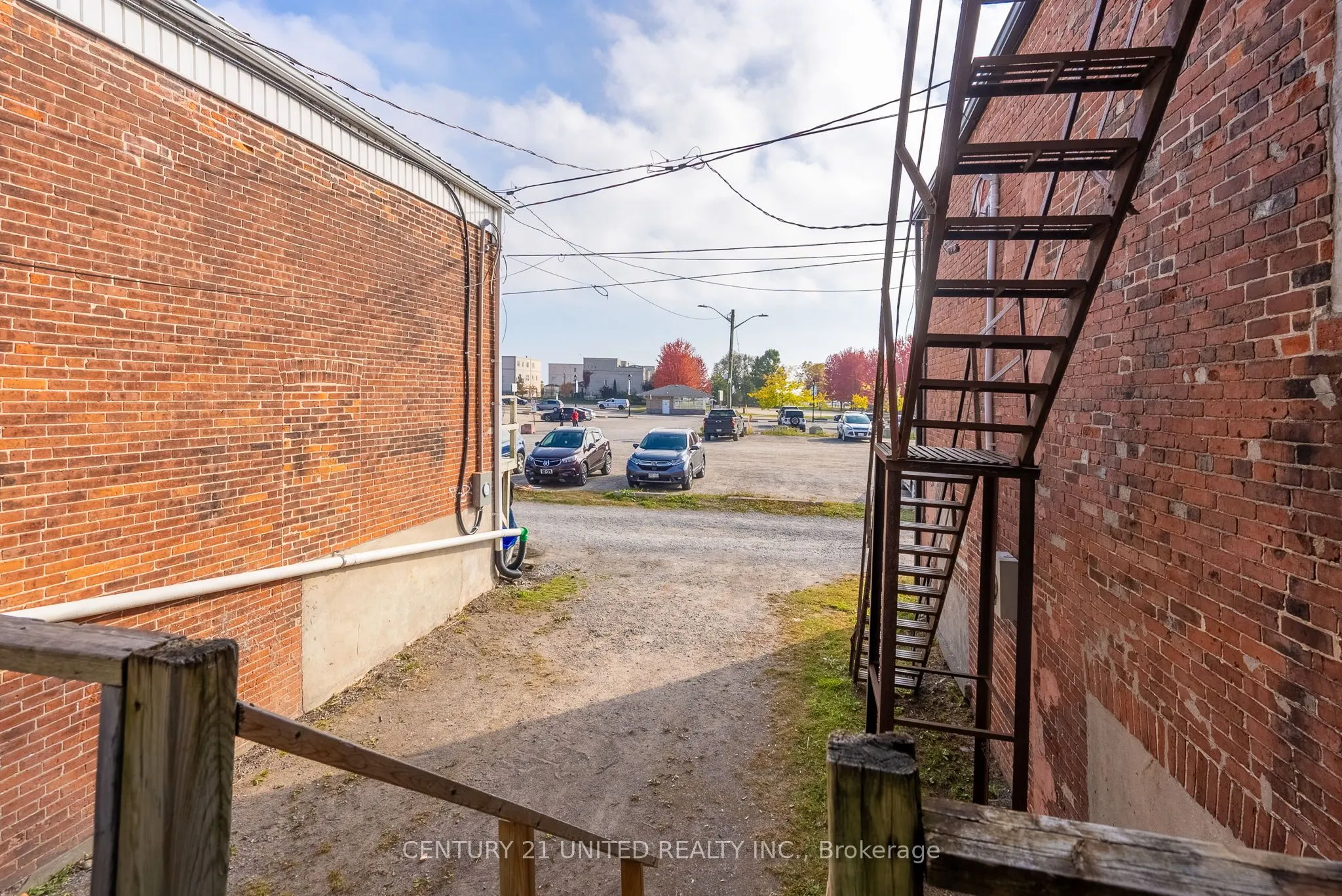 39 King Street W