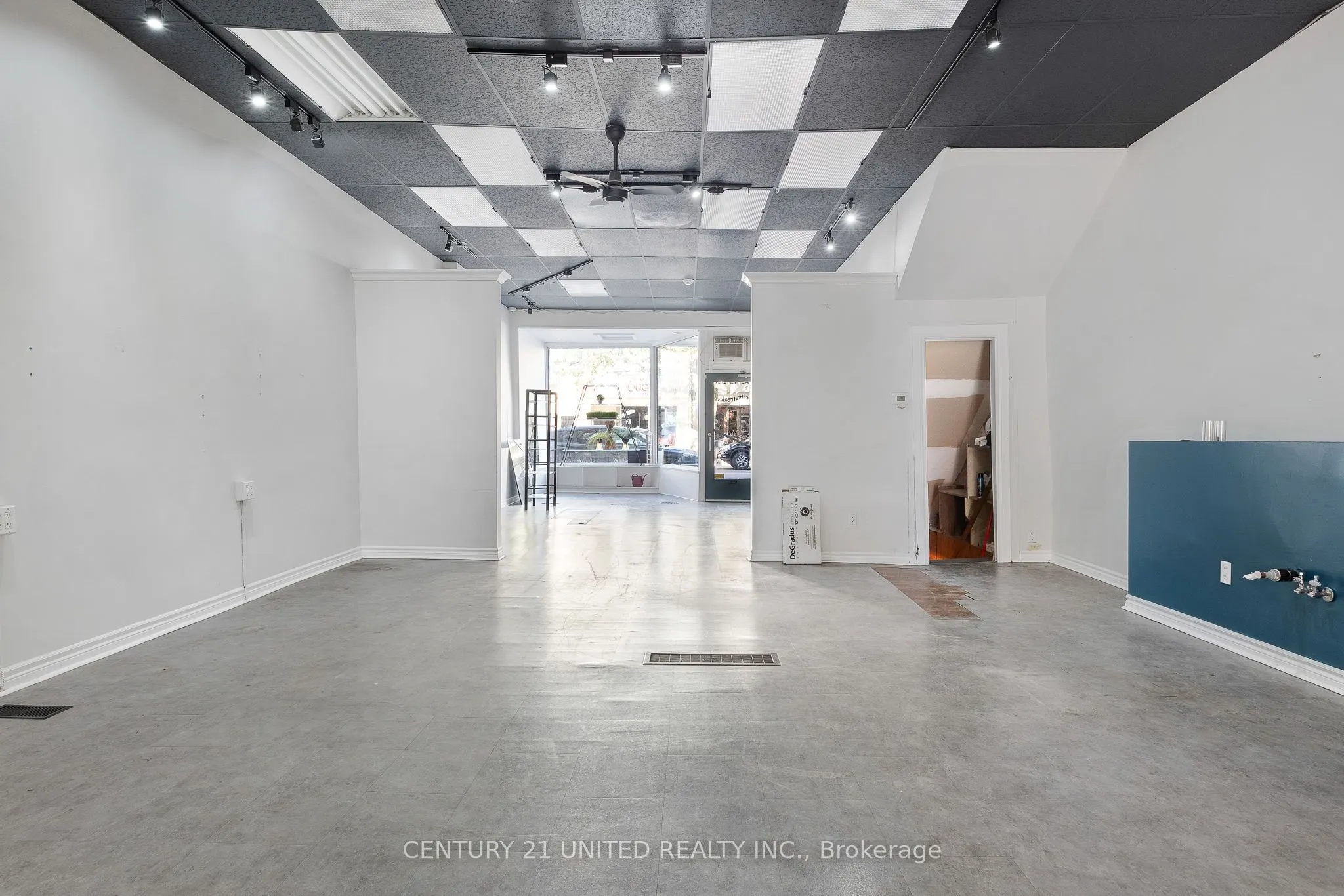 39 King Street W