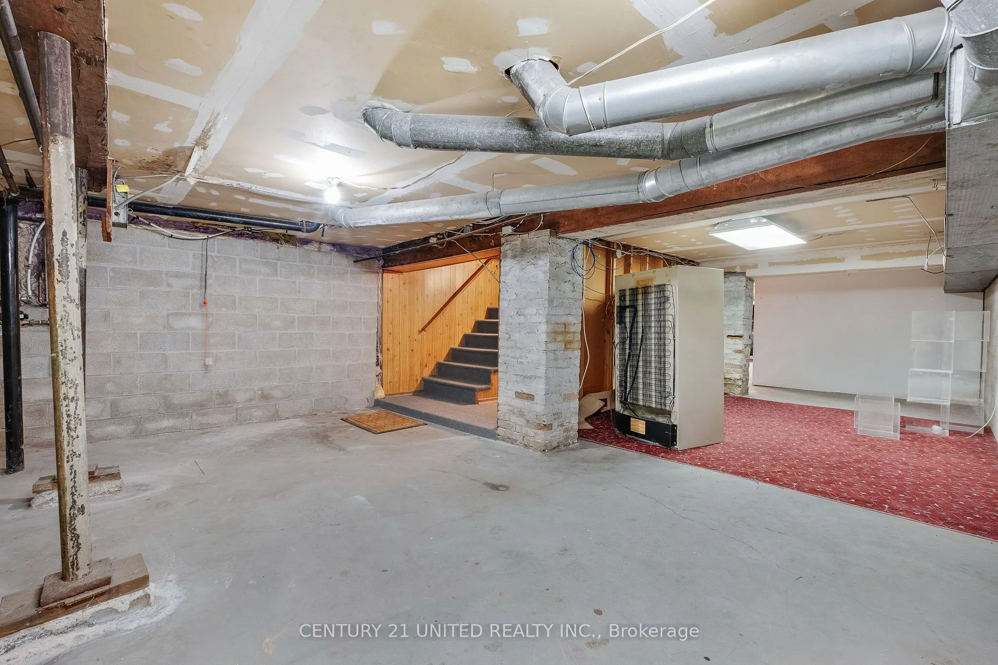 39 King Street W