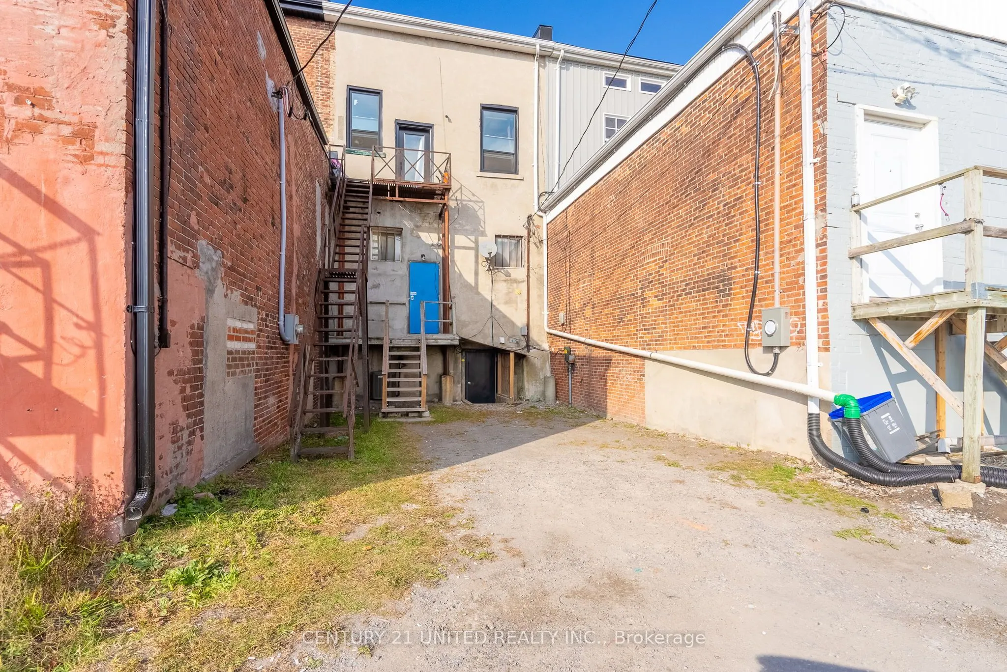 39 King Street W