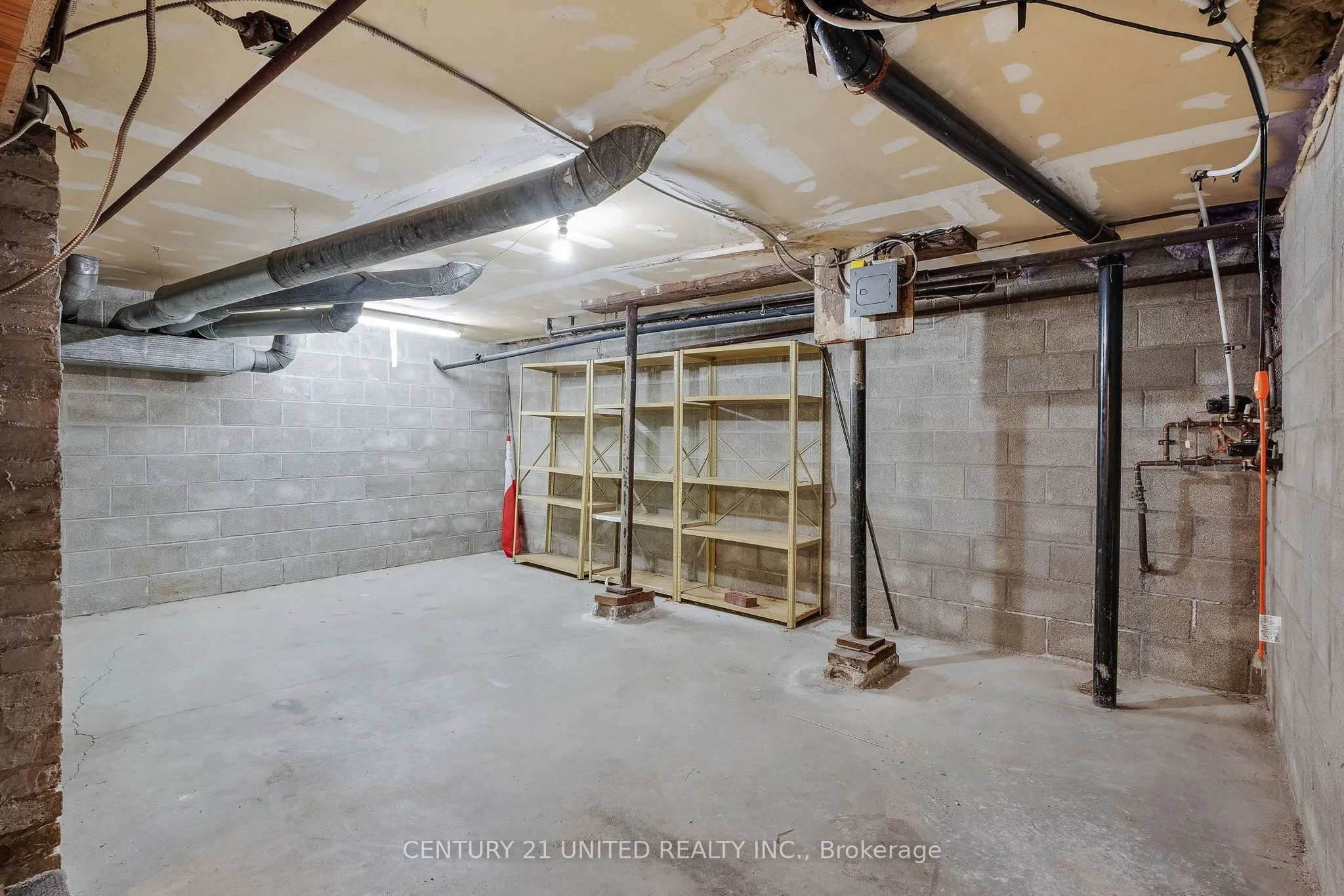 39 King Street W