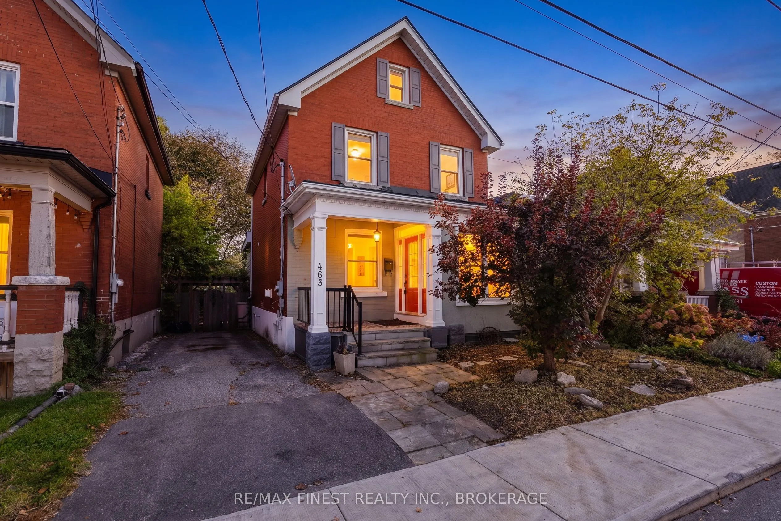 463 VICTORIA Street
