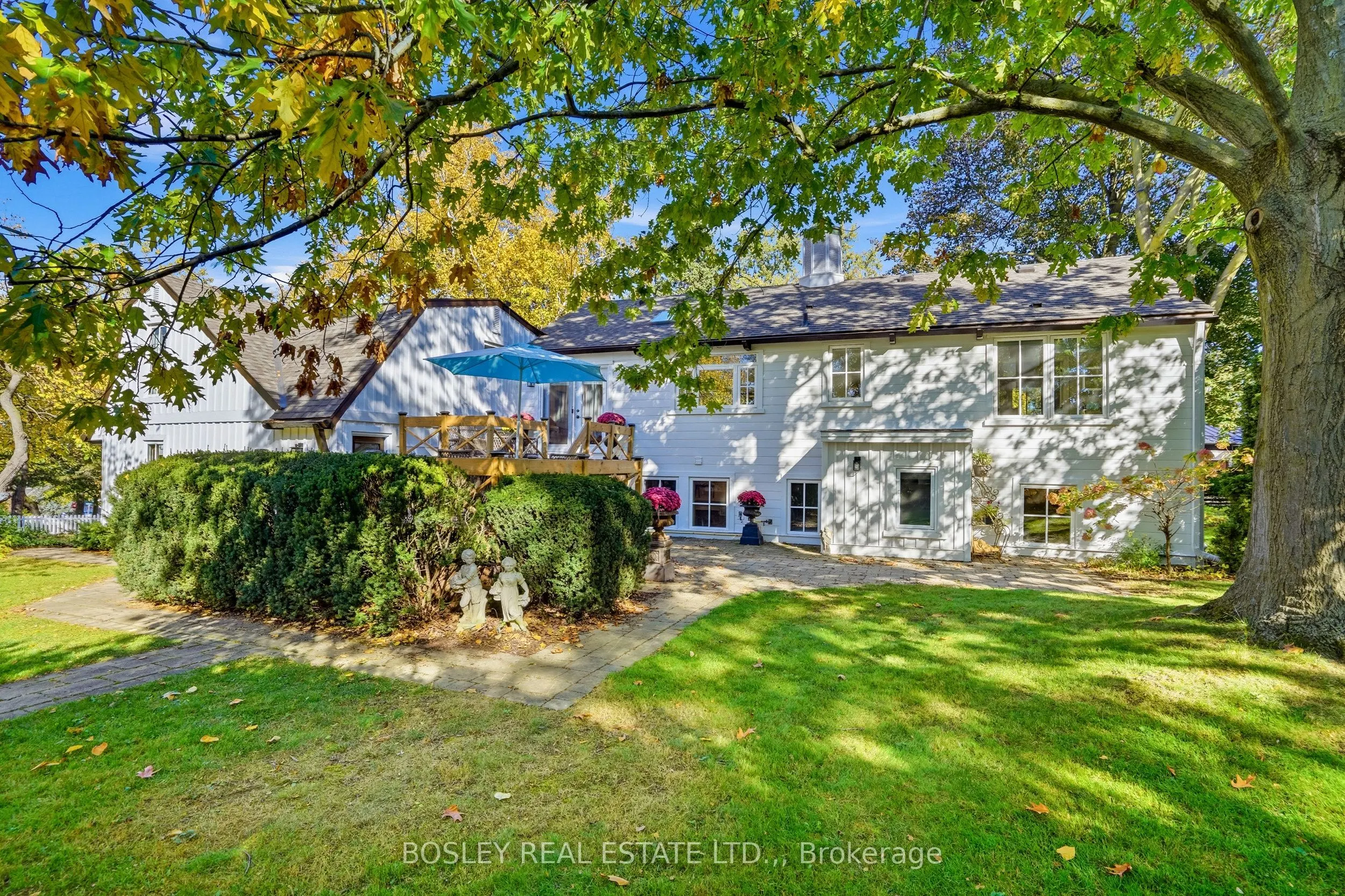 25 Queenston Street