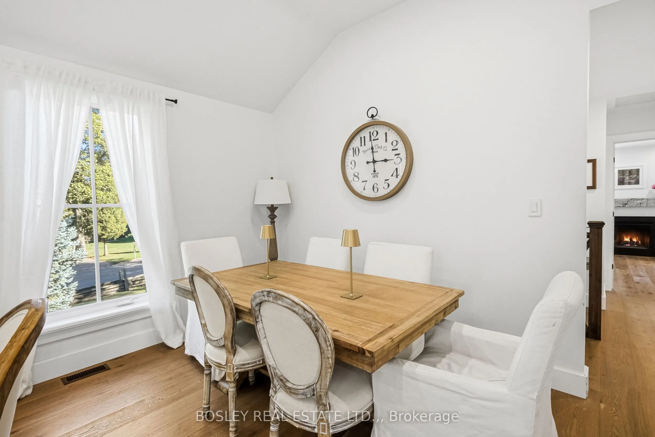 25 Queenston Street