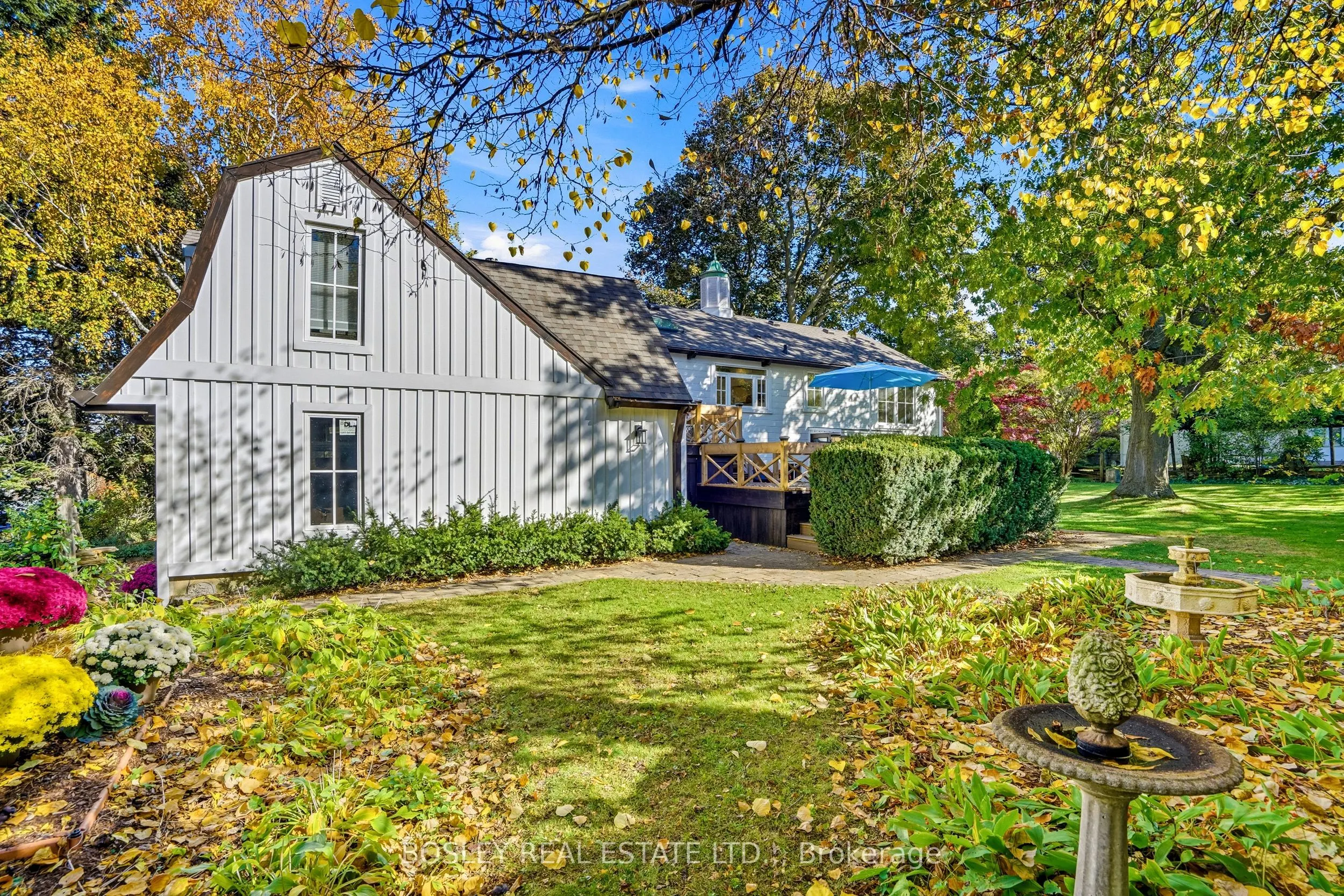 25 Queenston Street
