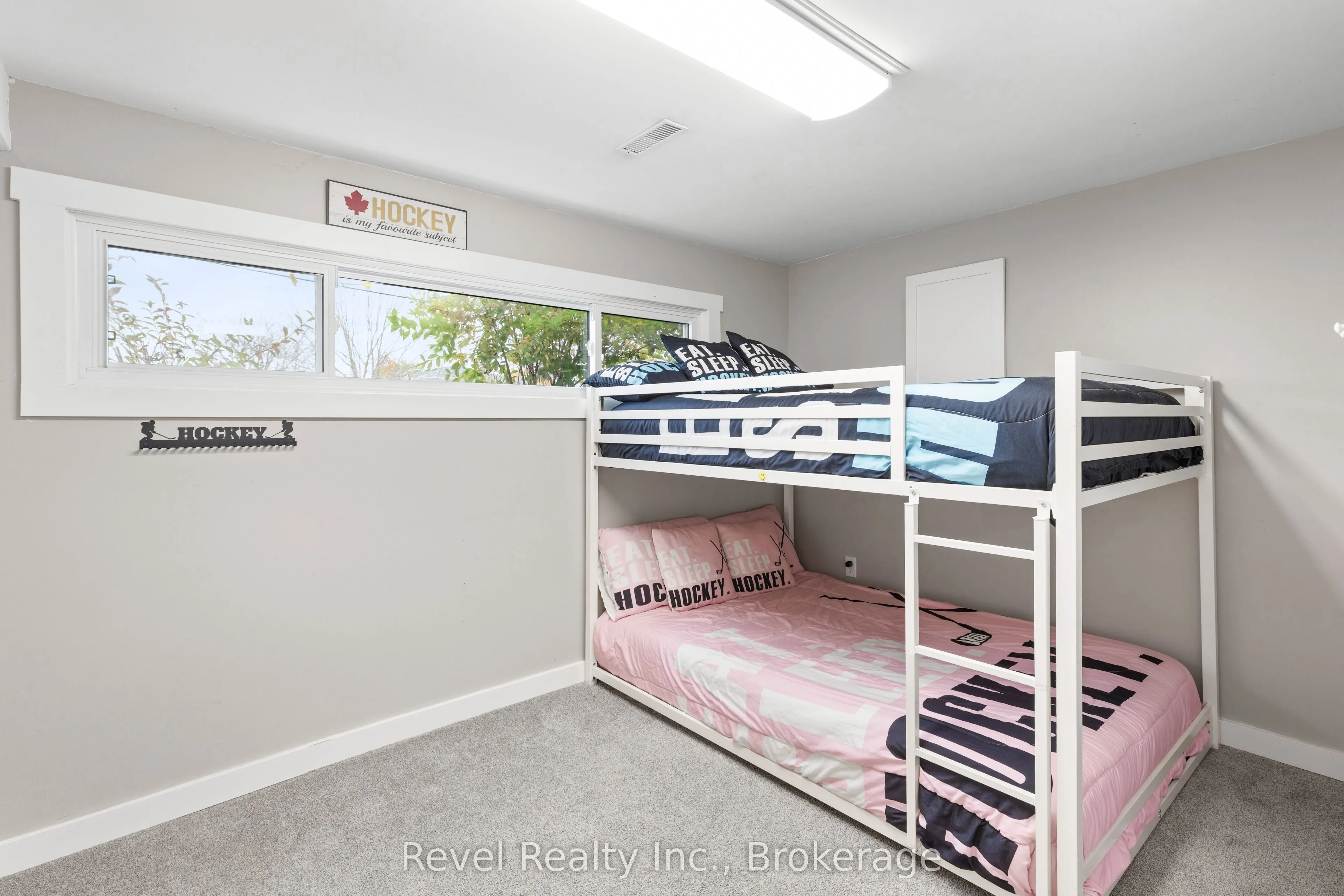 17 Mohawk Drive