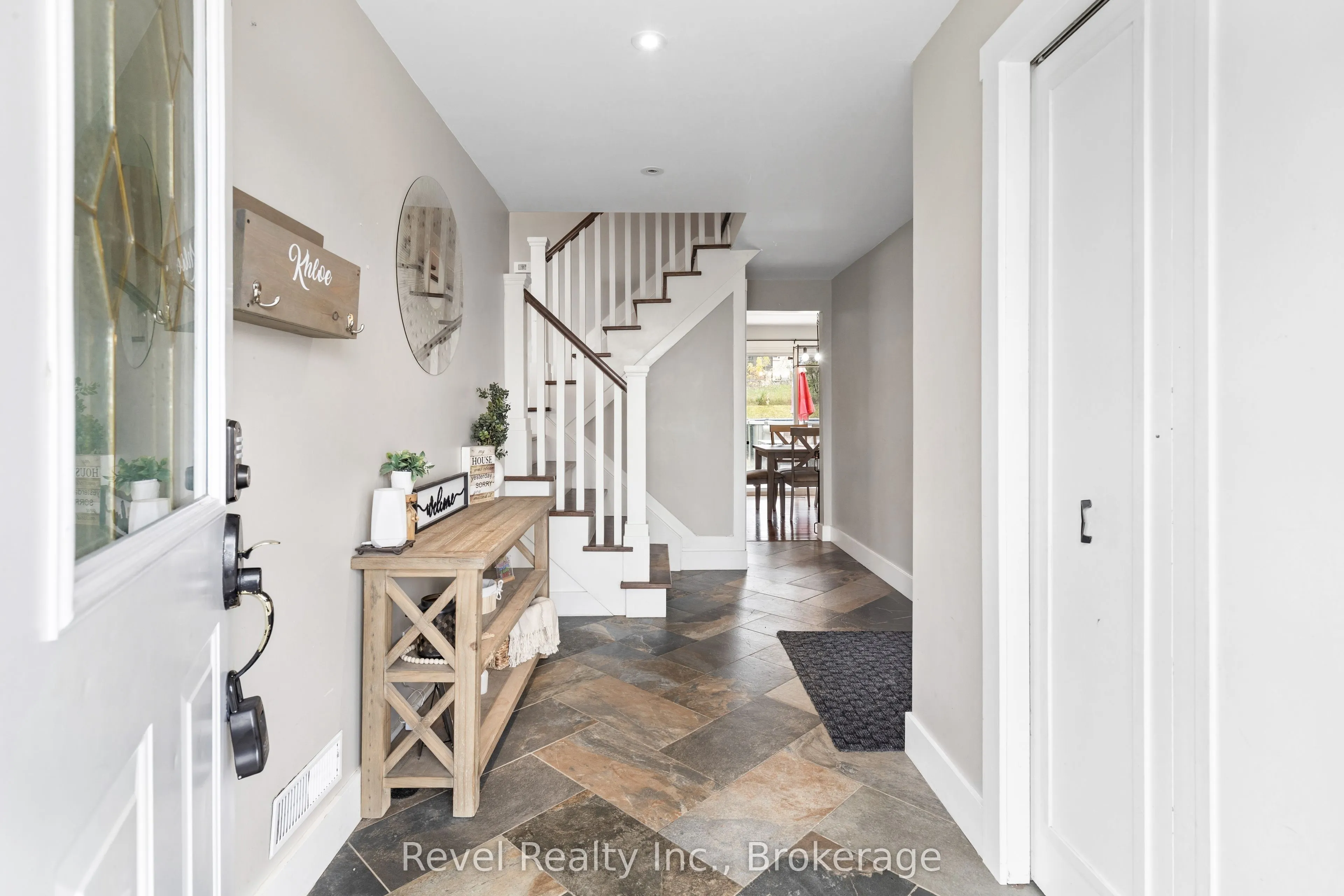 17 Mohawk Drive