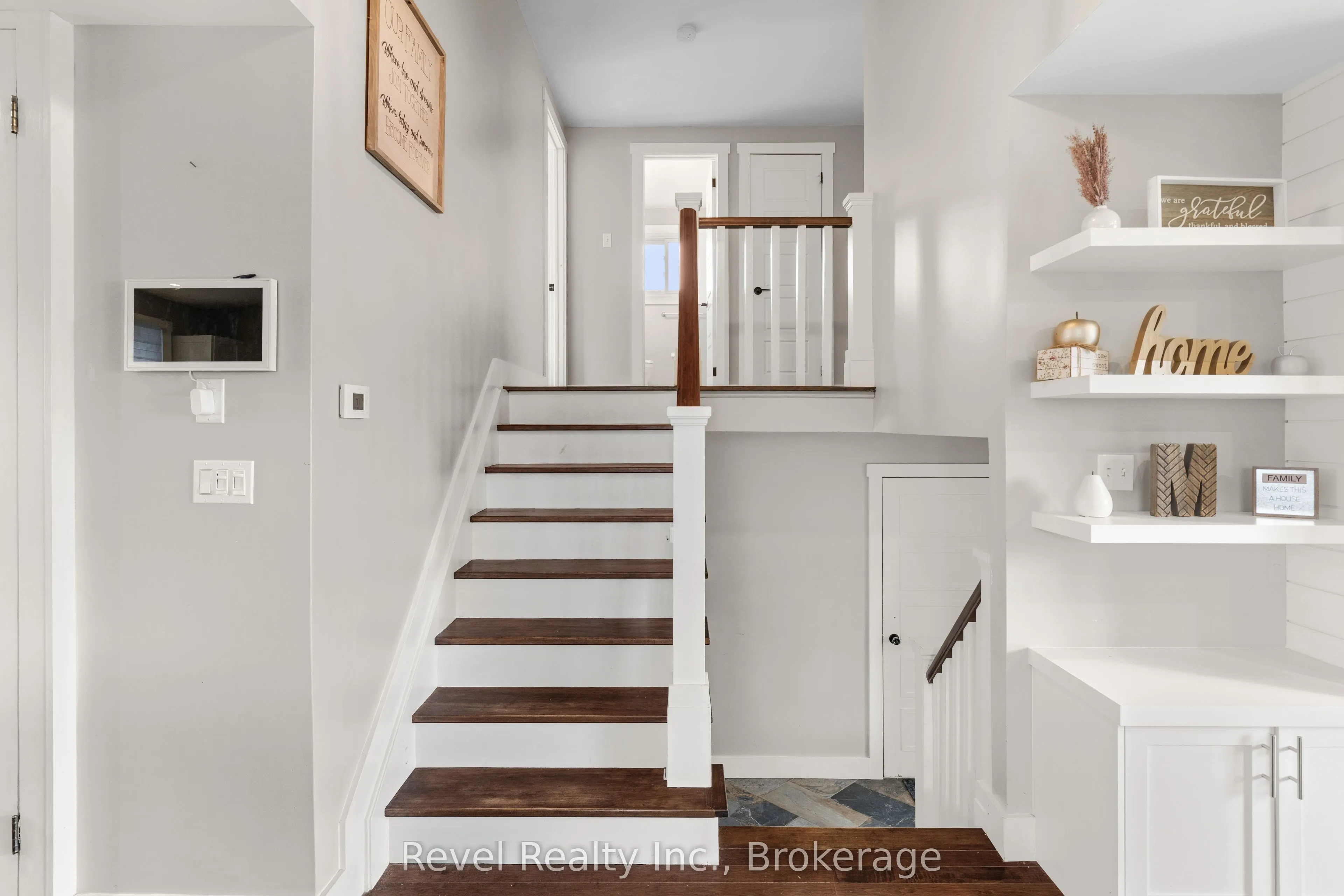 17 Mohawk Drive