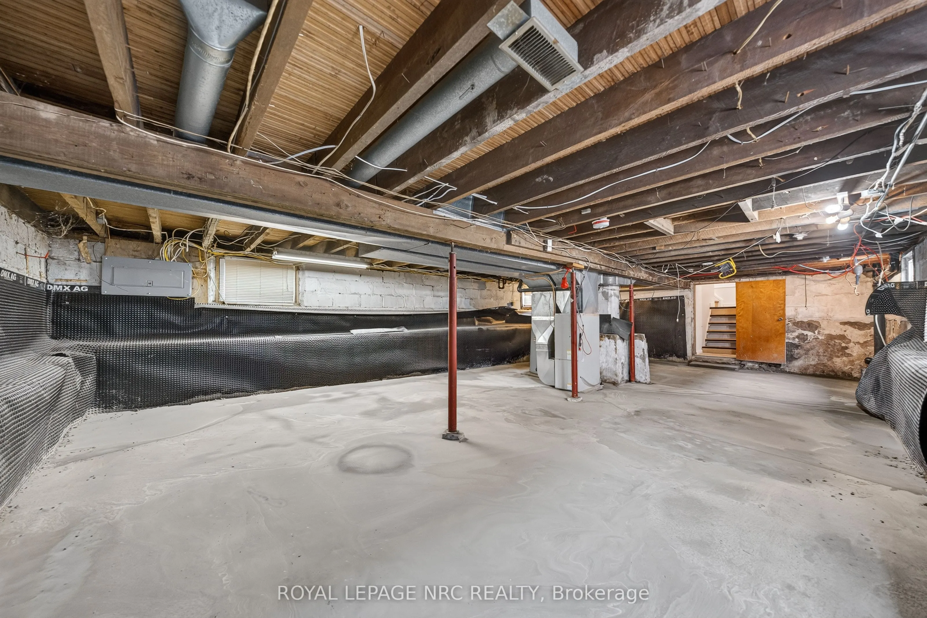 51 Queen Street S