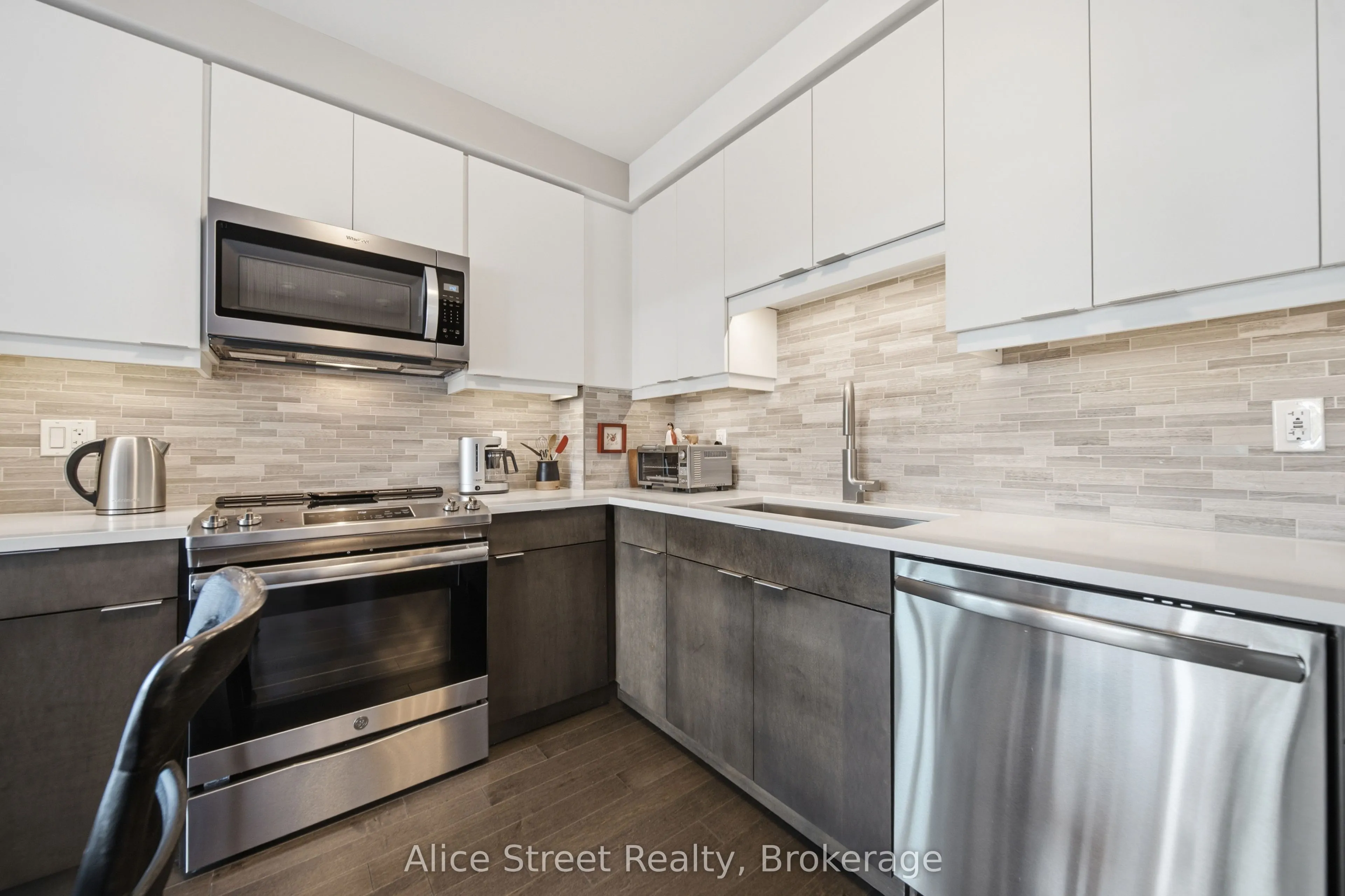63 Arthur Street S #414