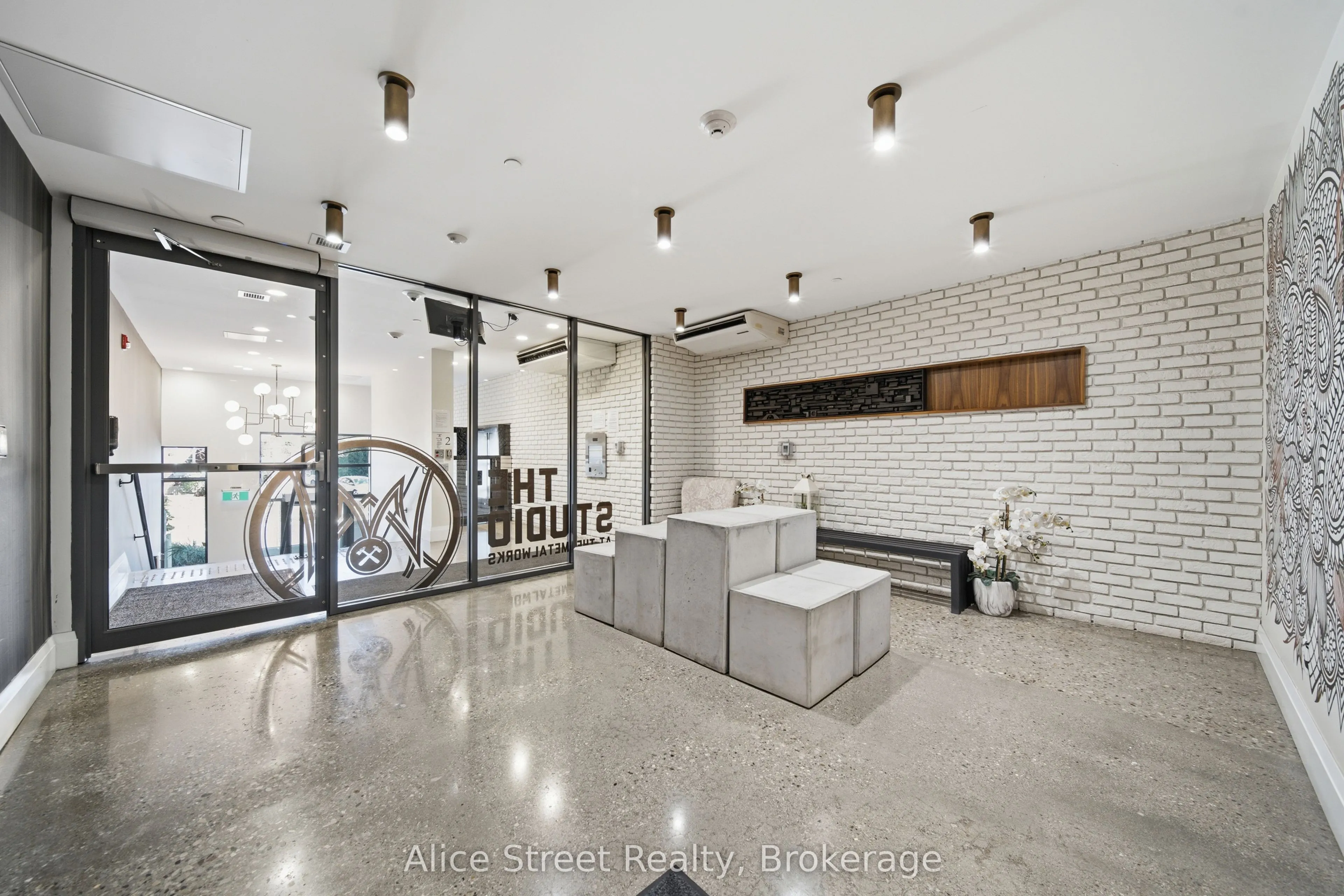 63 Arthur Street S #414