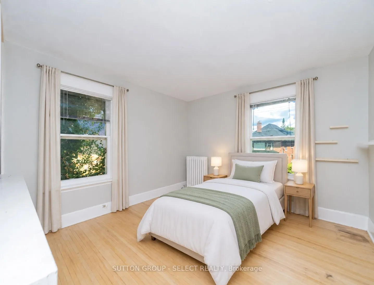 239 Ridout Street S