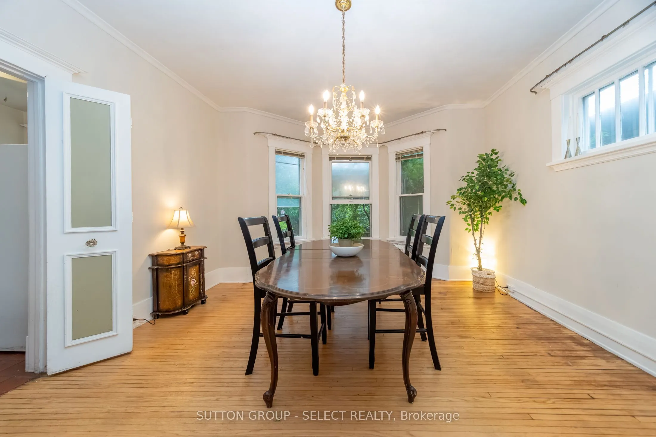 239 Ridout Street S