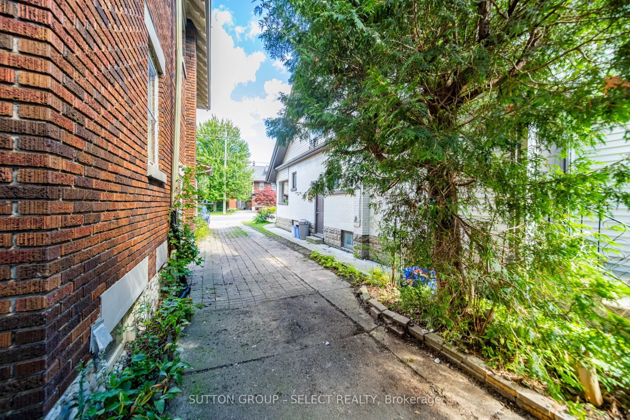 239 Ridout Street S