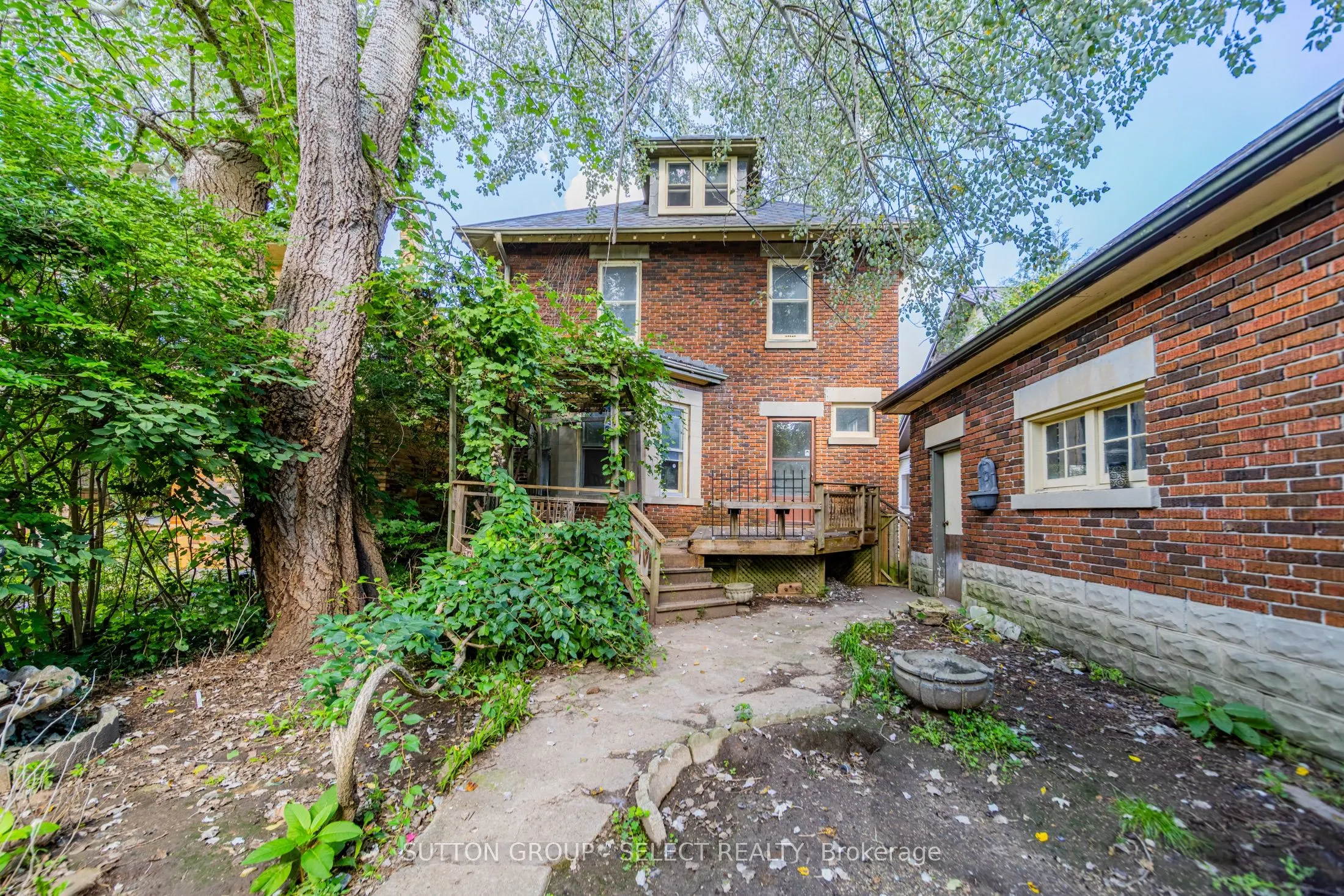 239 Ridout Street S