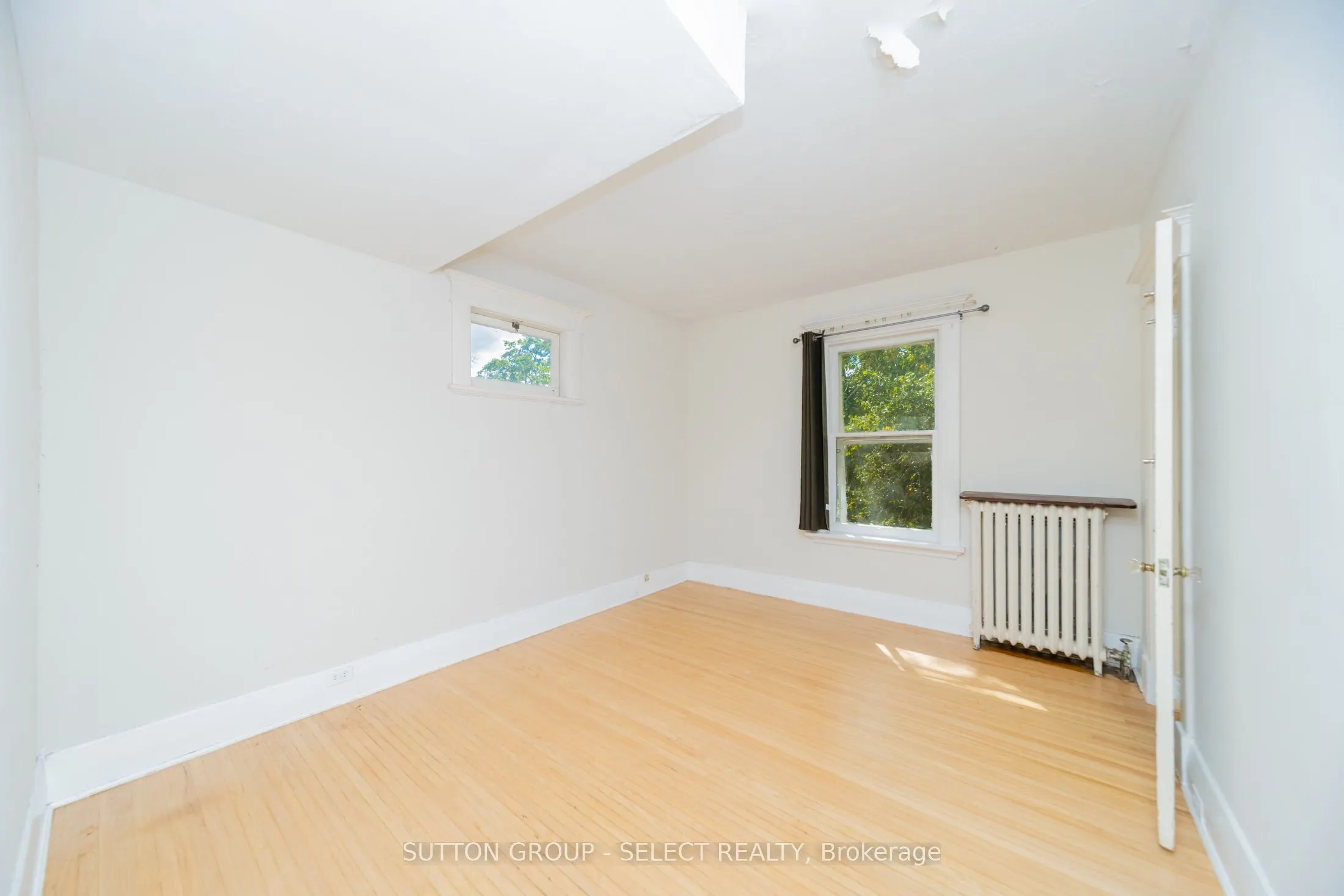 239 Ridout Street S