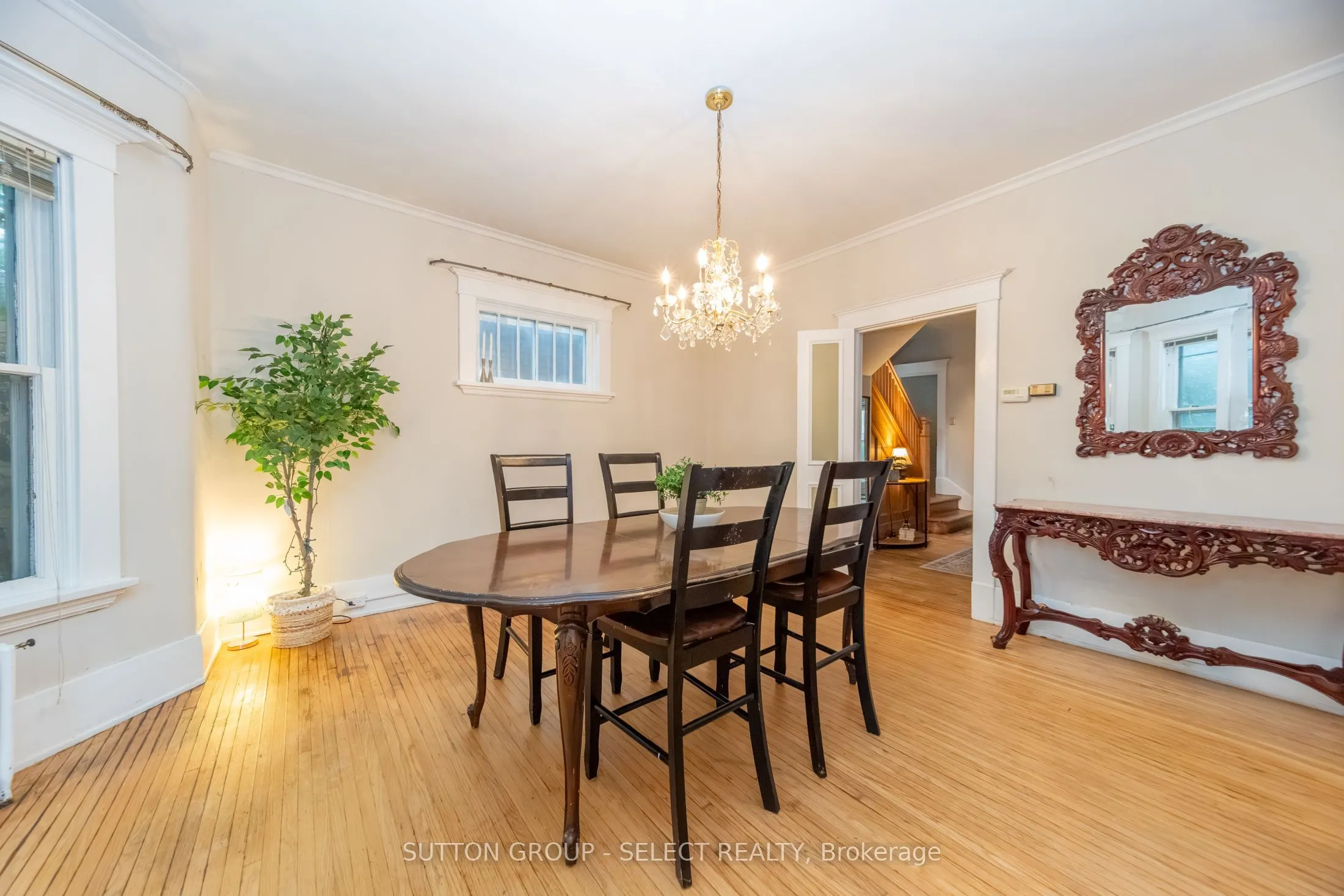 239 Ridout Street S
