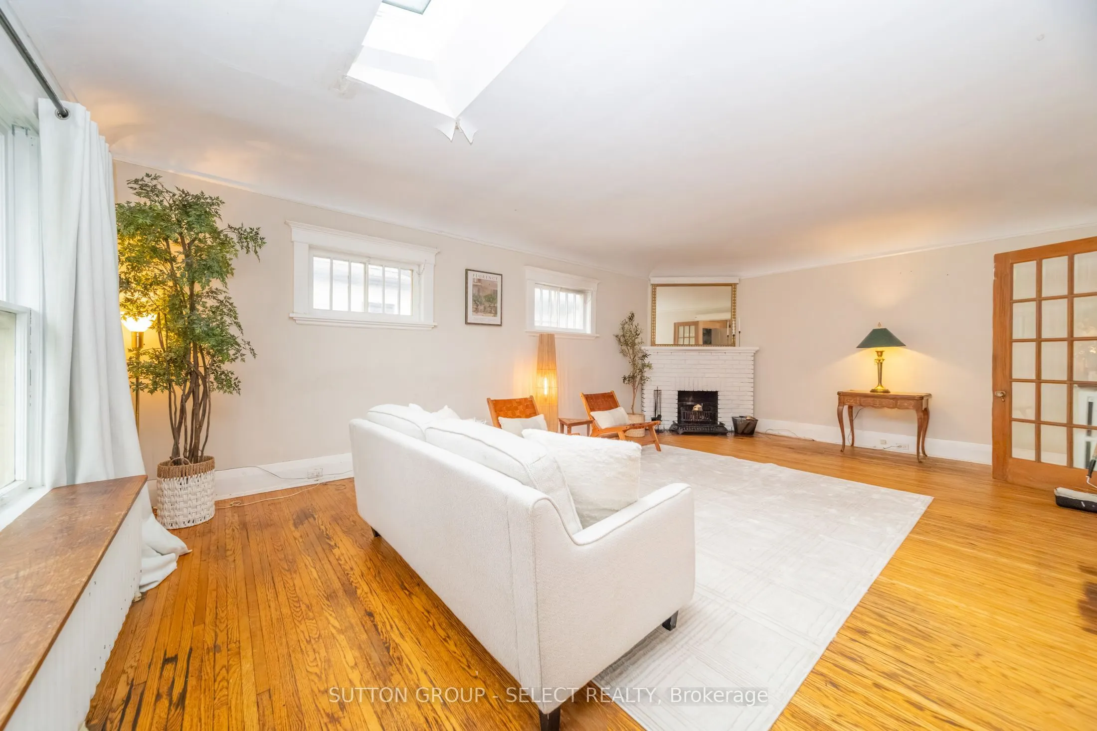 239 Ridout Street S