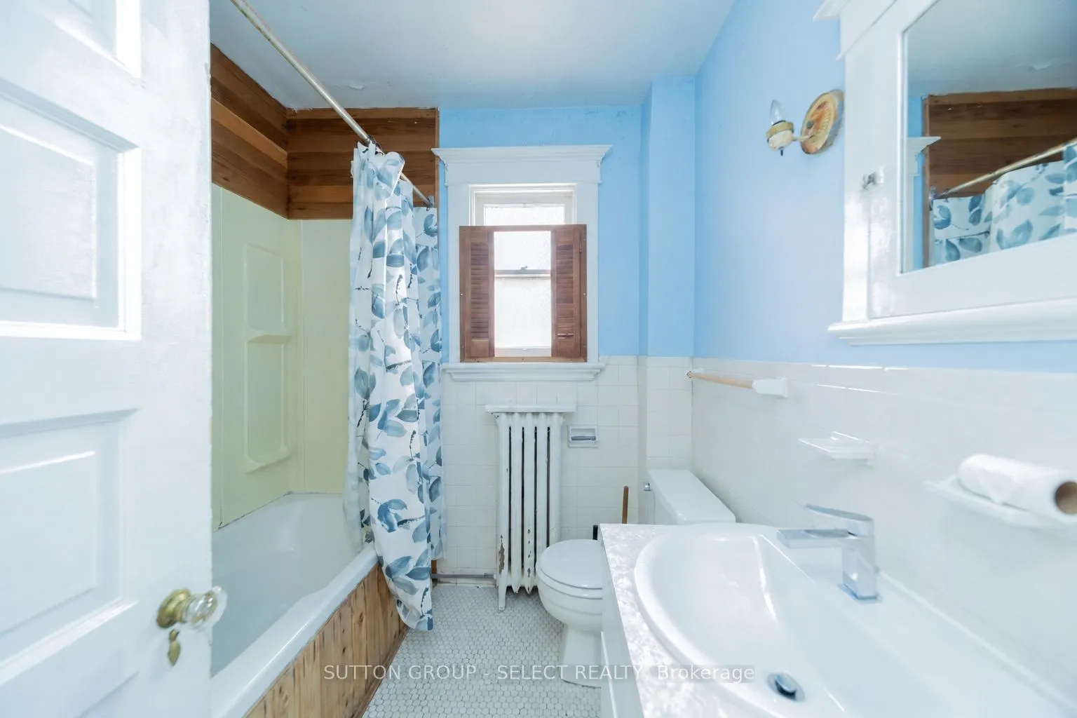 239 Ridout Street S