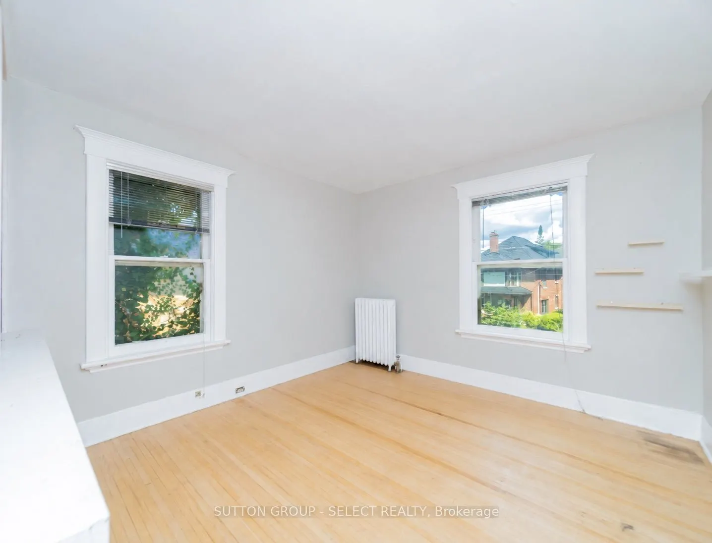 239 Ridout Street S