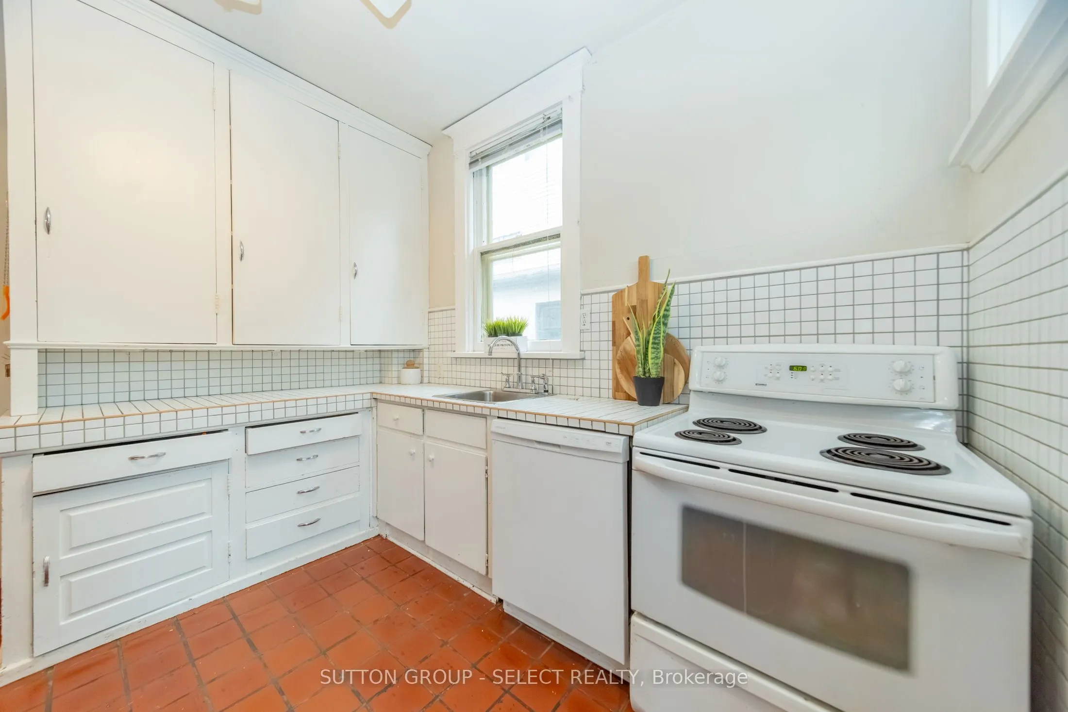 239 Ridout Street S